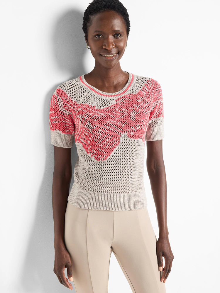 Beige mesh short-sleeve sweater with coral-pink abstract design. Short sleeves and round neck.