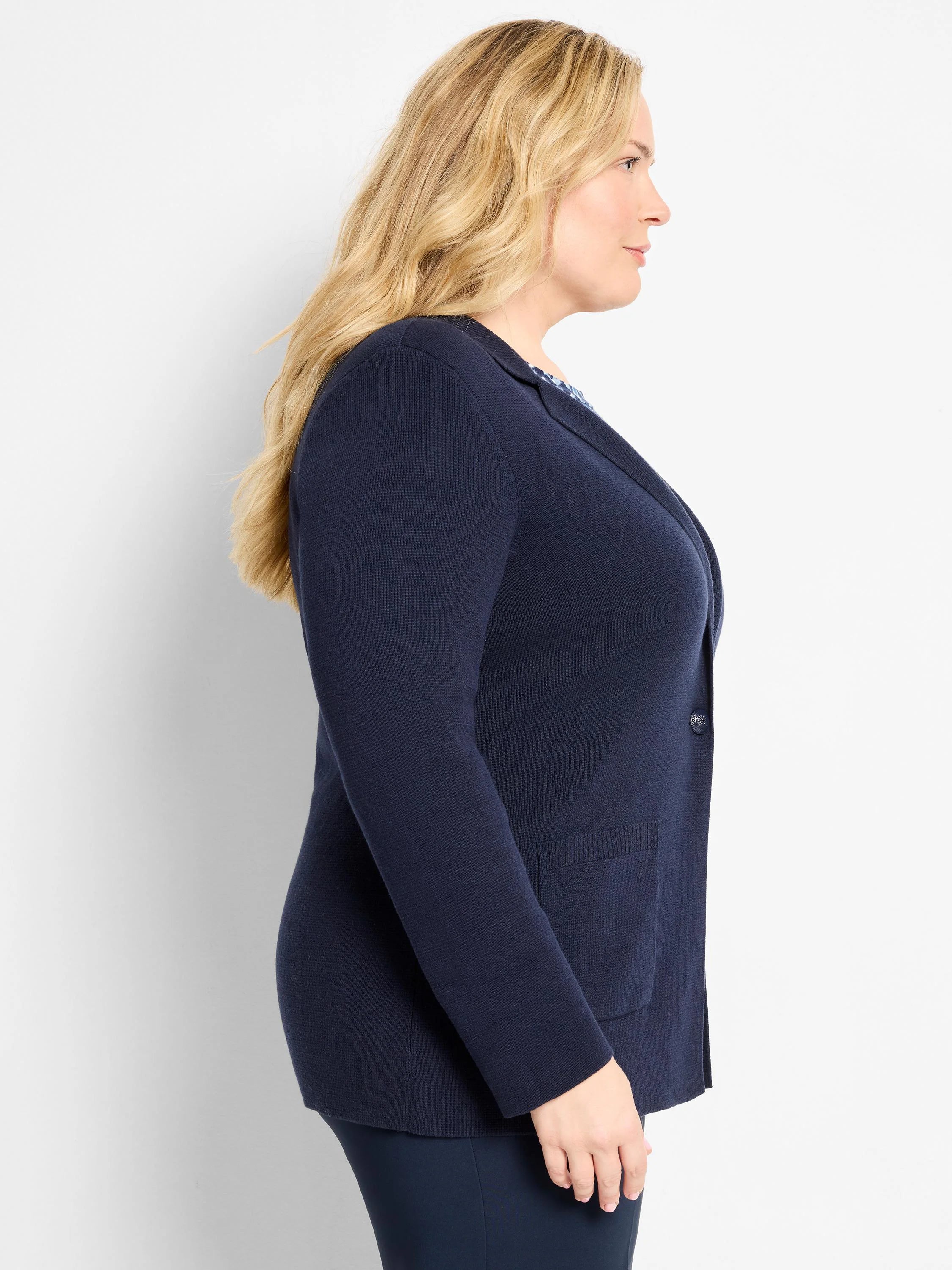 Navy knit blazer with lapels, a single button closure, and two front pockets.