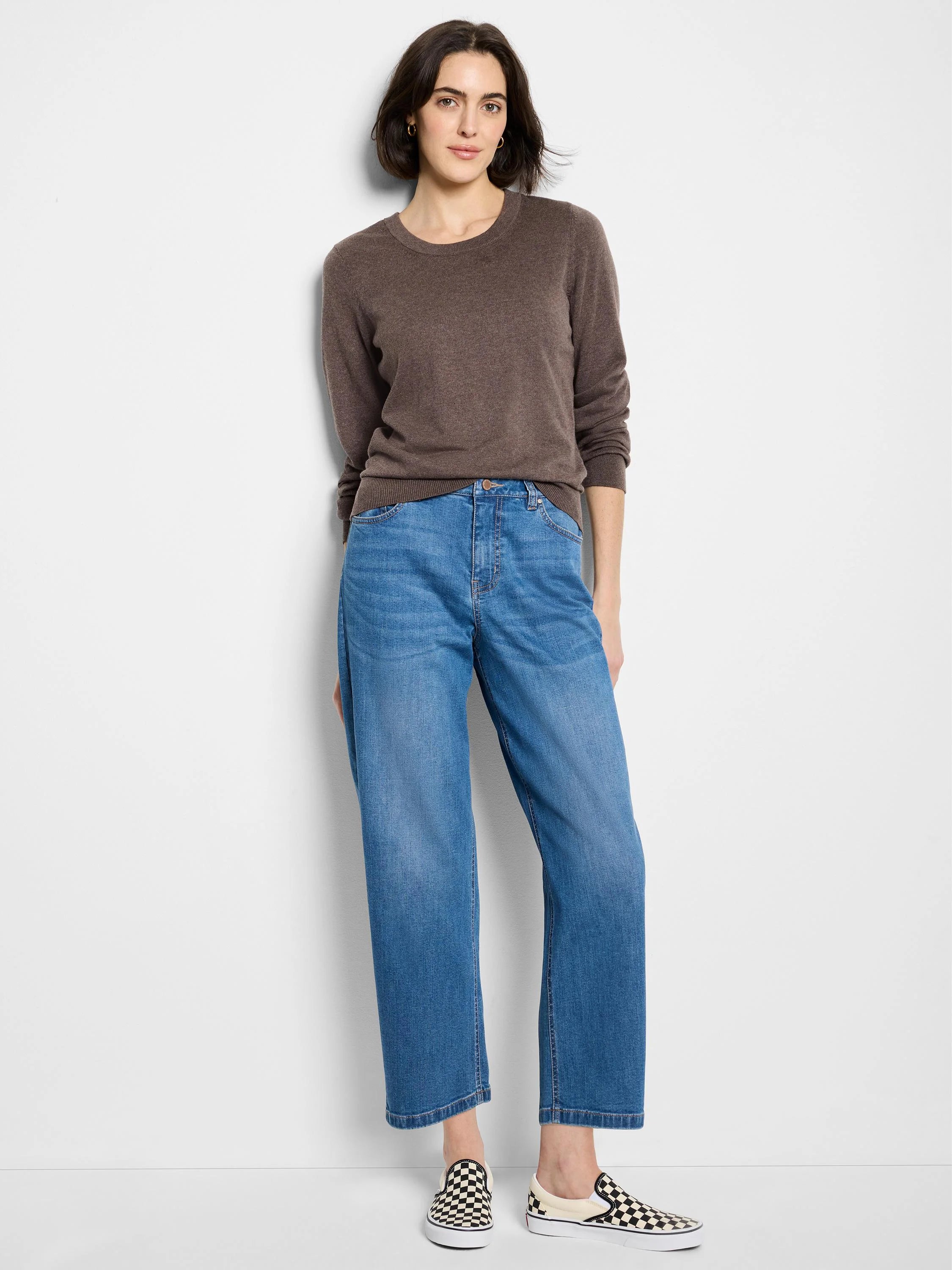 Brown long-sleeve crew neck sweater with ribbed cuffs and hem.