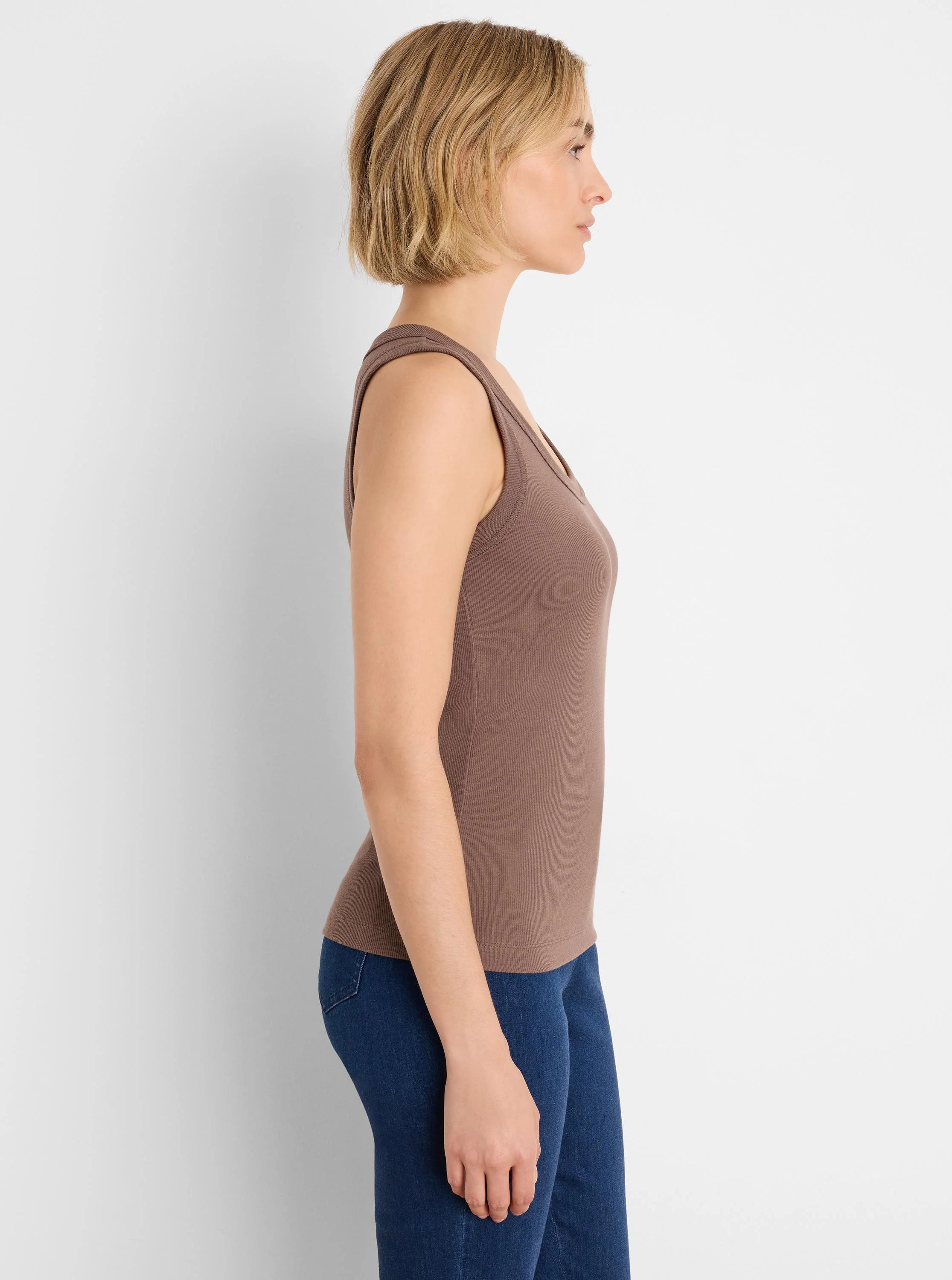 Fitted mocha ribbed scoop neck tank.