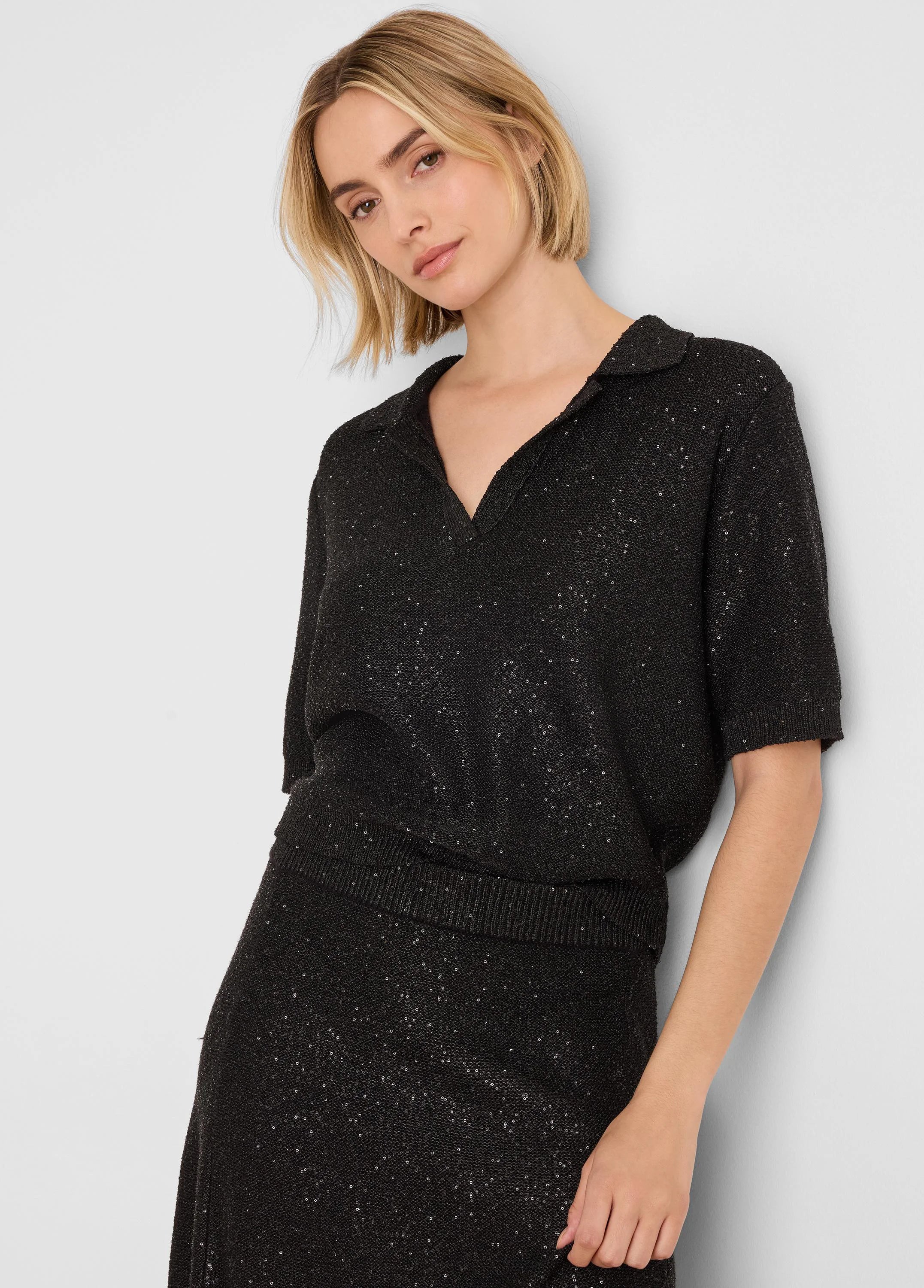 Black sequin short-sleeved polo sweater with a V-neck polo collar, and ribbed cuffs and hem.