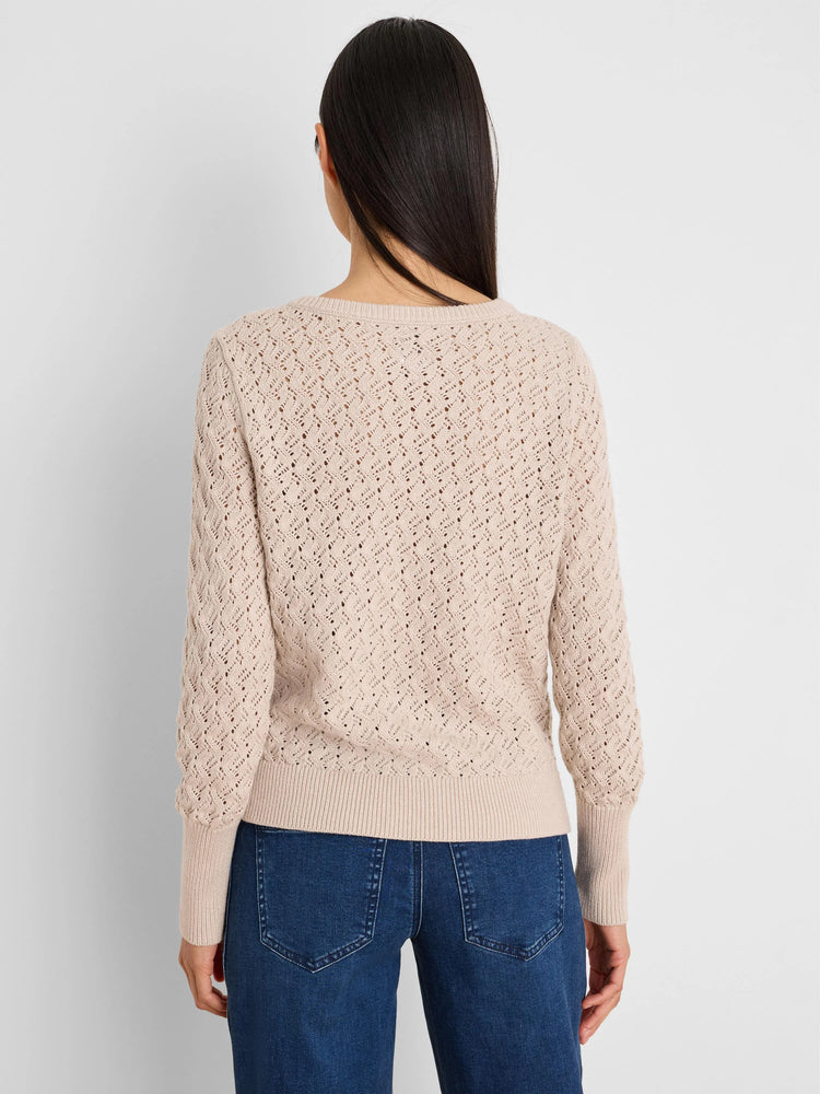 Light beige open-knit sweater with a repeating diamond pattern, ribbed hem and cuffs. Seen from the back.