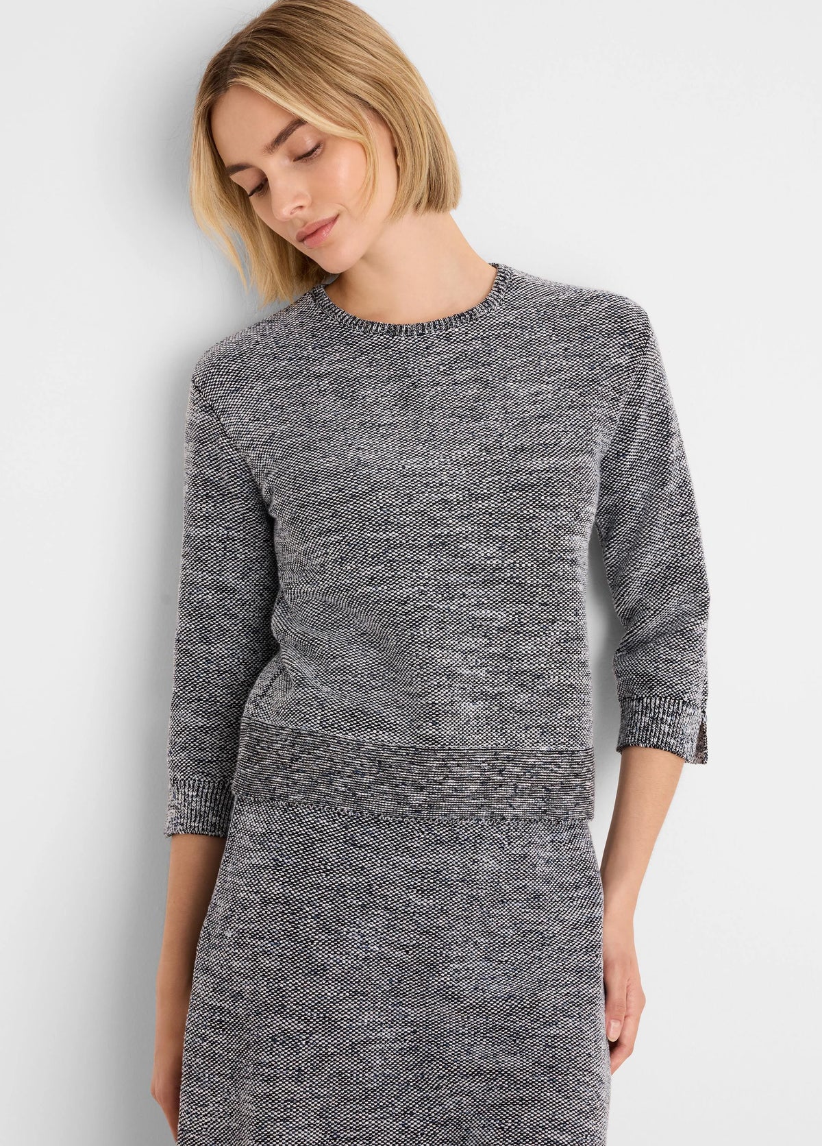 Black & white speckled tweed stitch sweater, round neck, 3/4 sleeves.