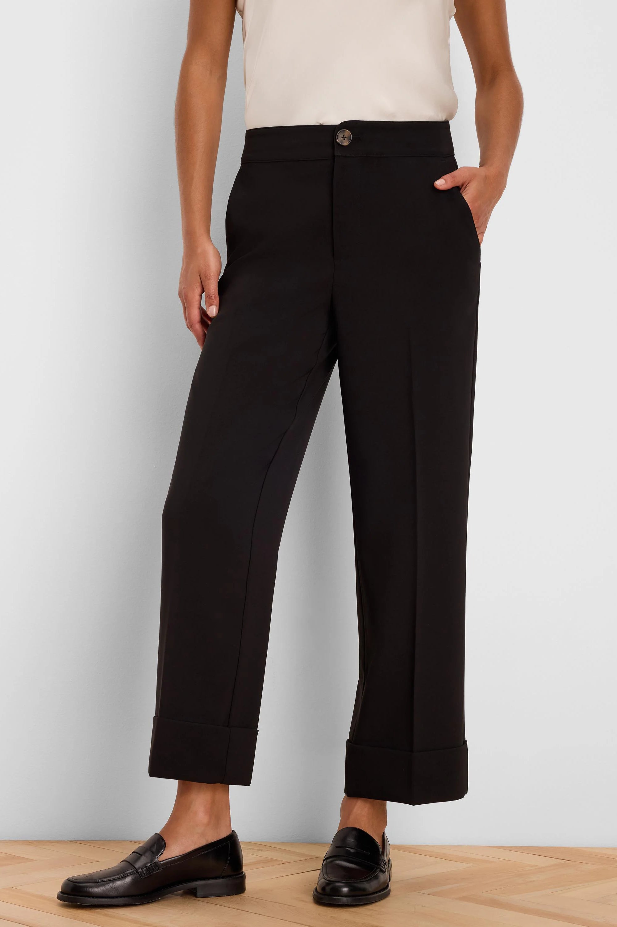 Clarendon Sleek Stretch Cuffed Ankle Pant in Blx