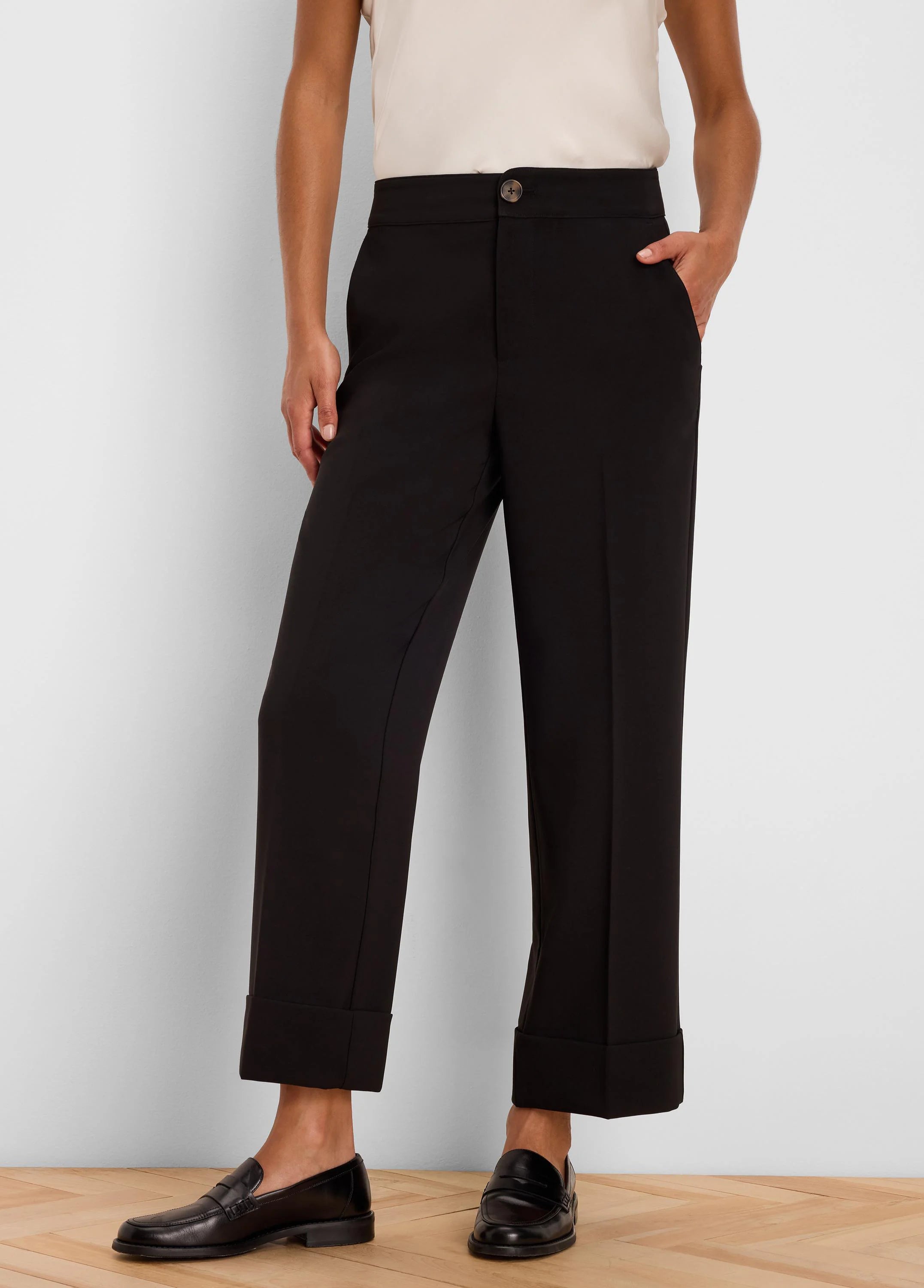 Clarendon Sleek Stretch Cuffed Ankle Pant in Blx