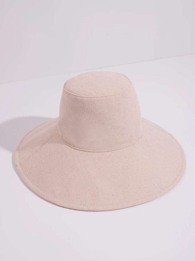 Beige sunhat with a wide brim and short crown. Simple design, solid color.