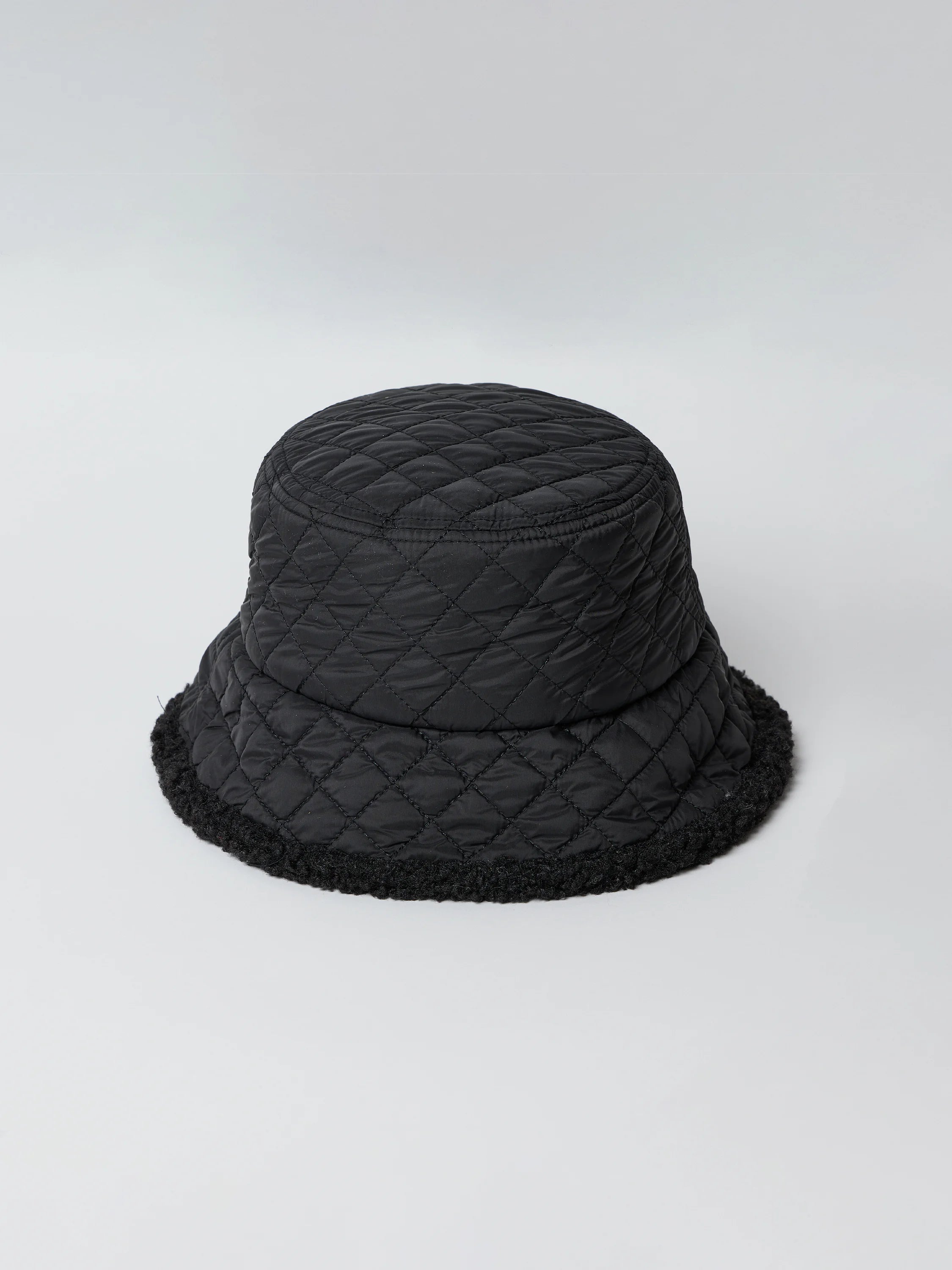 Hat Attack Quilted Bucket Hat in Blk
