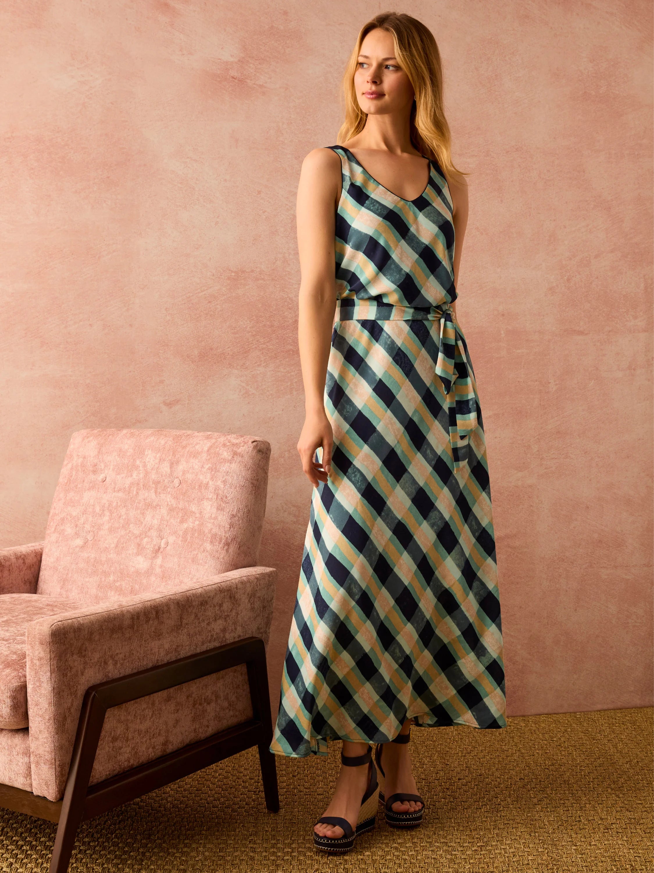 Maxi dress, sleeveless, V-neck. Diagonal plaid pattern in teal, beige, and navy. Self-tie belt.