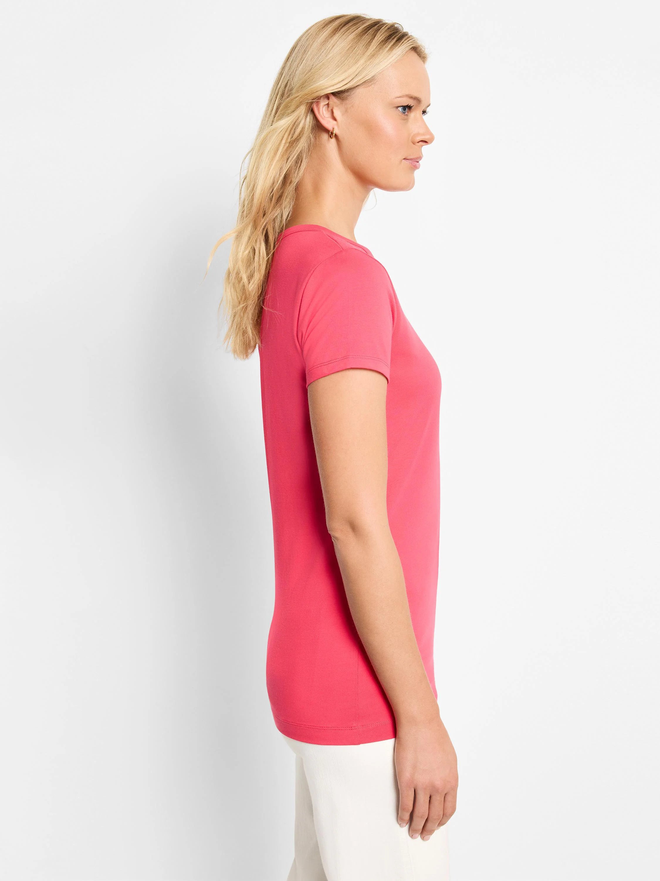 Coral pink, standard fit, crew neck t-shirt with short sleeves.