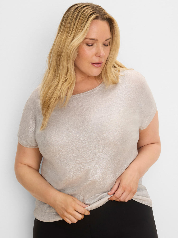 Light beige shimmery, fine-knit short-sleeve sweater with a round neck and relaxed fit.