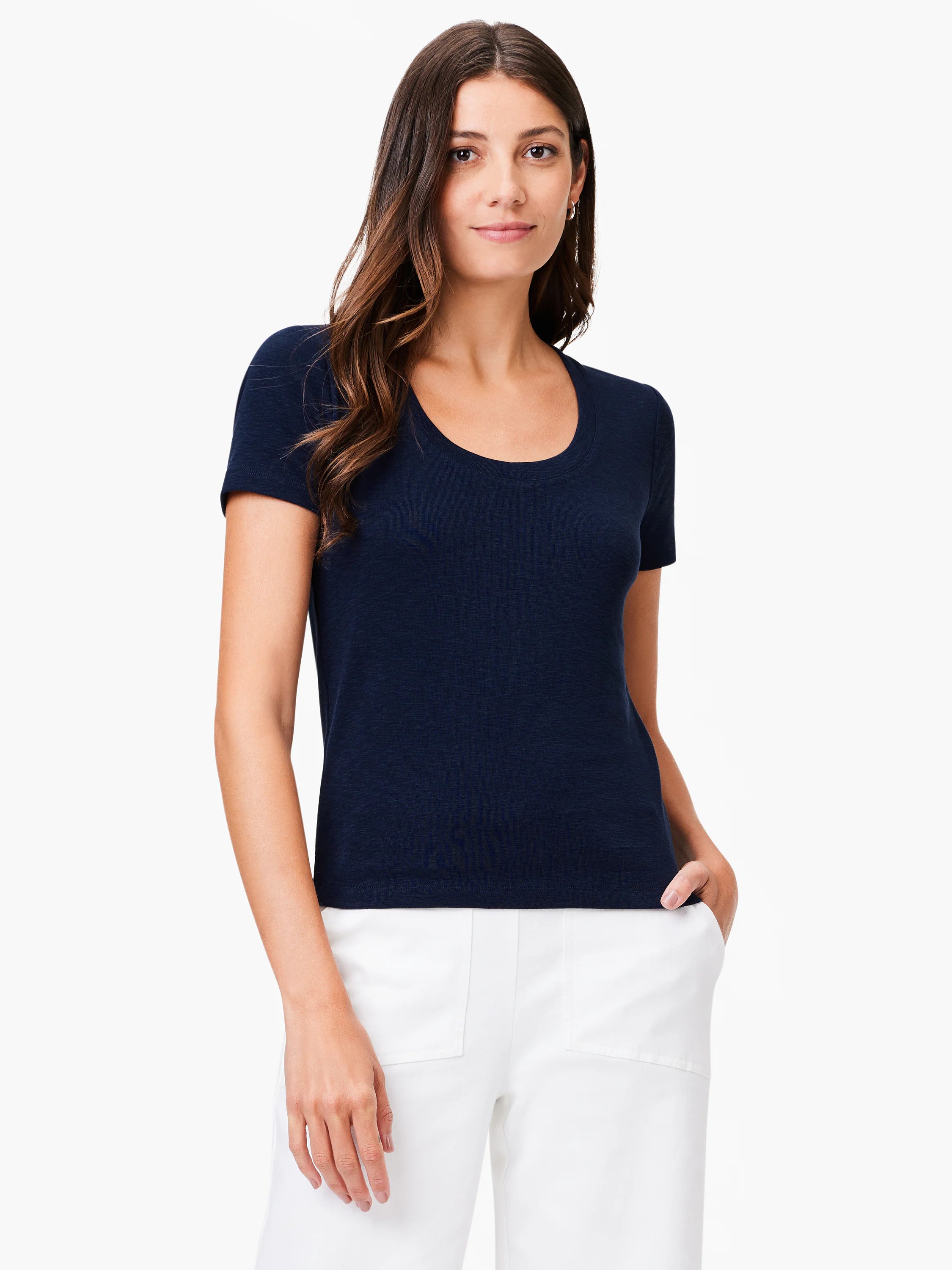 Navy blue short-sleeve scoop neck tee. Fitted.