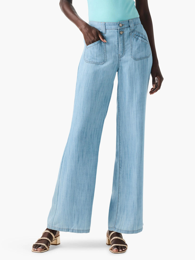 Light blue, wide-leg jeans with front pockets and button closure. Shown on a model.