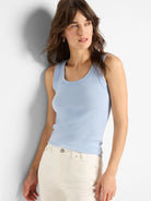 Light blue ribbed scoop tank, fitted.