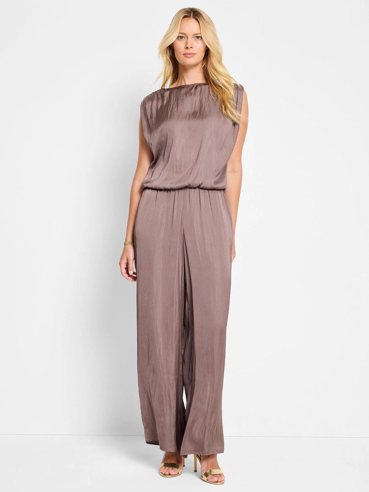 Mauve, sleeveless jumpsuit with ruched shoulders and wide legs. Elastic waistband.
