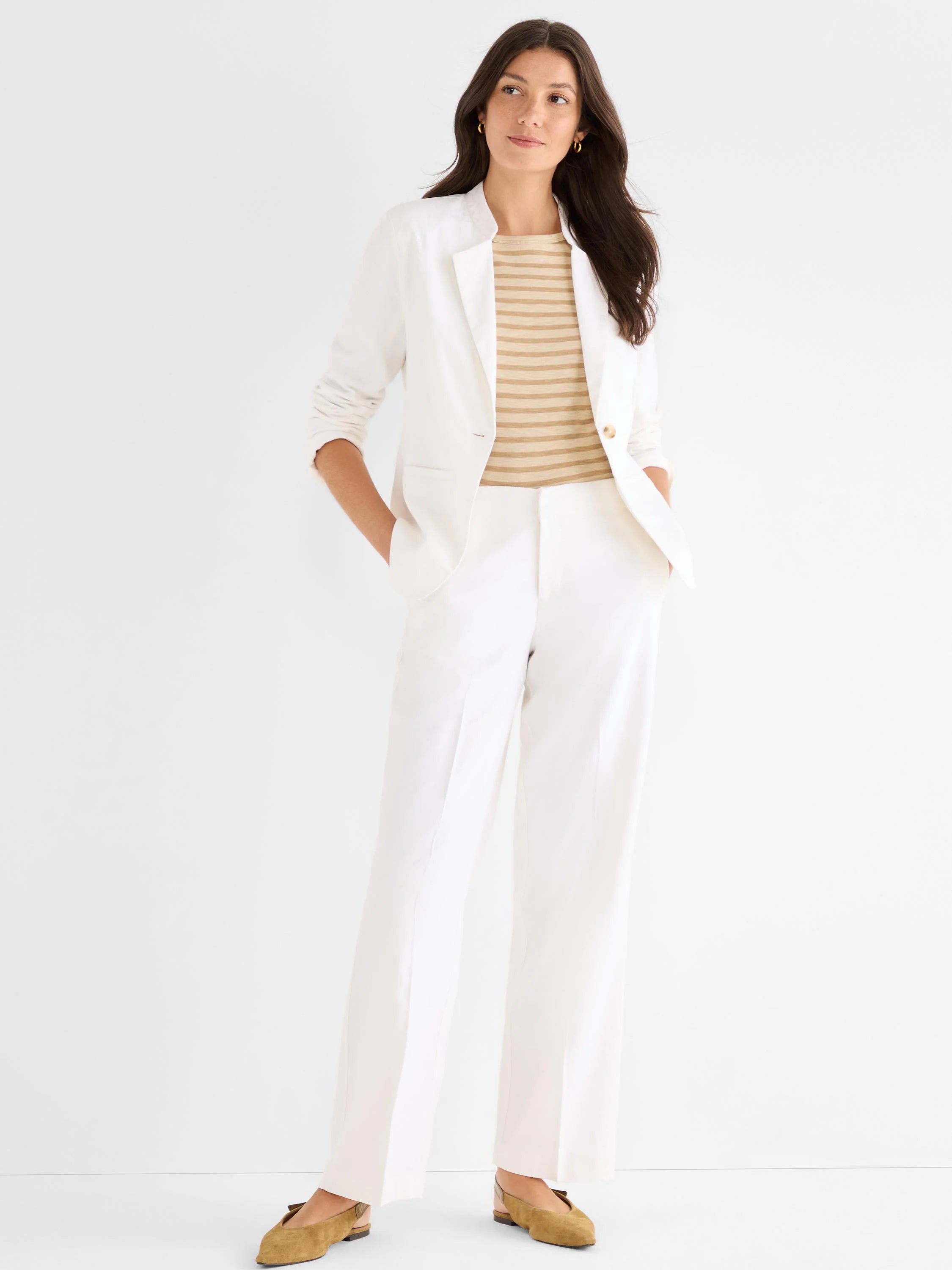 White stretch linen blazer. Single-breasted, collarless with one button closure.