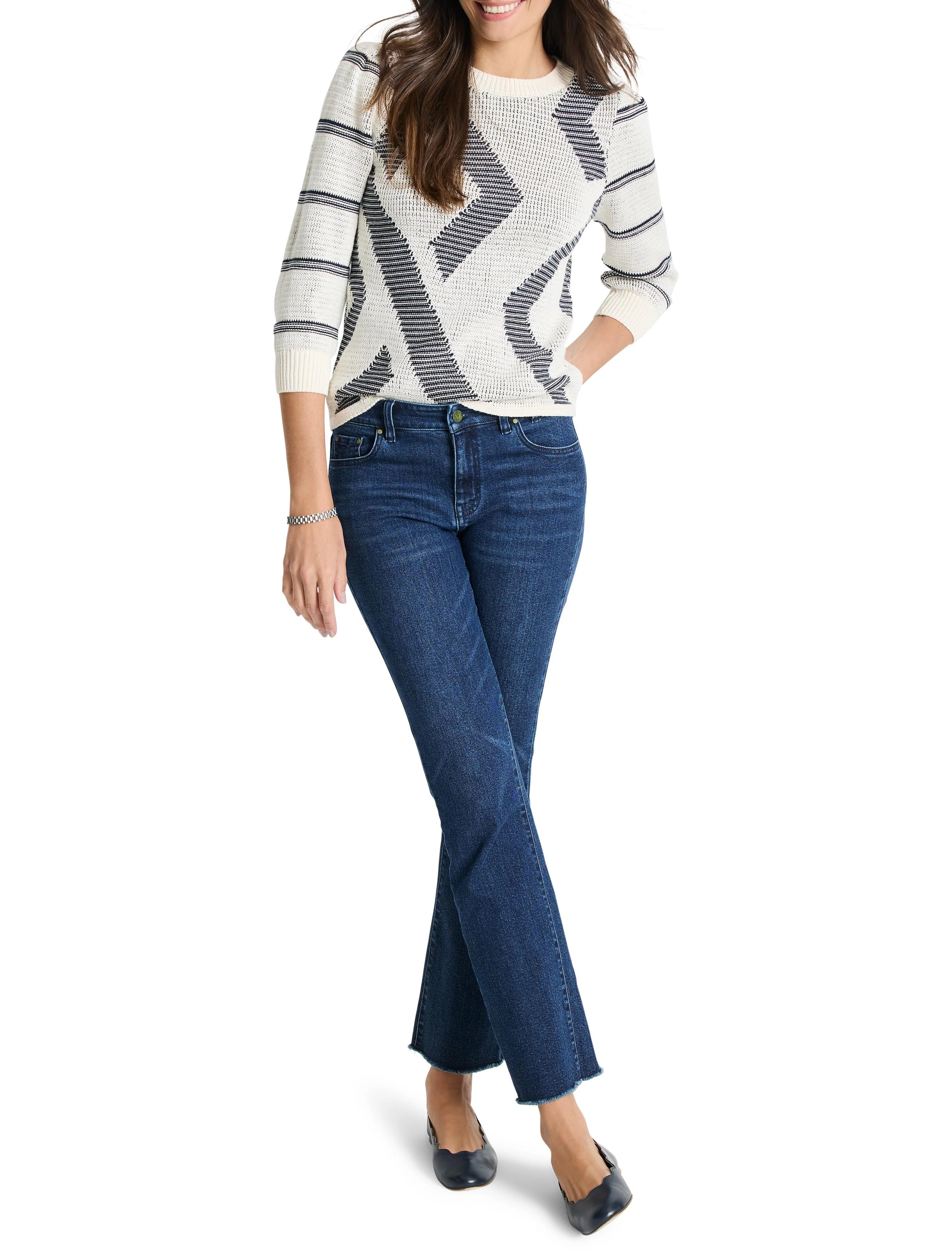 Cream-colored sweater with dark blue and white striped pattern. Three-quarter sleeves. Geometric design.