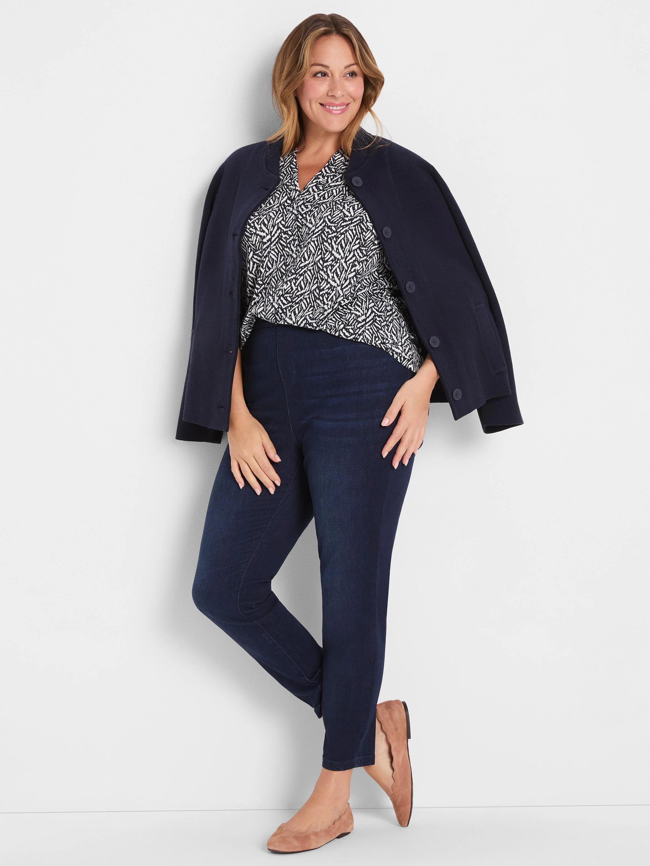 Black & white knit top with an abstract, jagged geometric "toss" pattern.