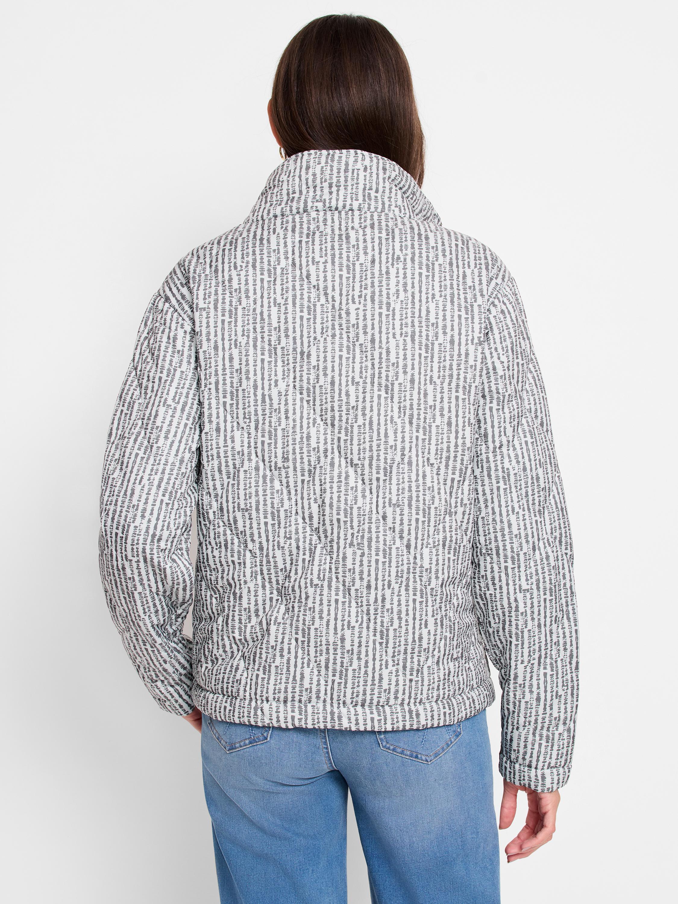 Relaxed fit quilted jacket with a high mock neck collar. The jacket features an all-over abstract vertical dash pattern in white and grey. Model seen from the back. [u:0dsrmz]