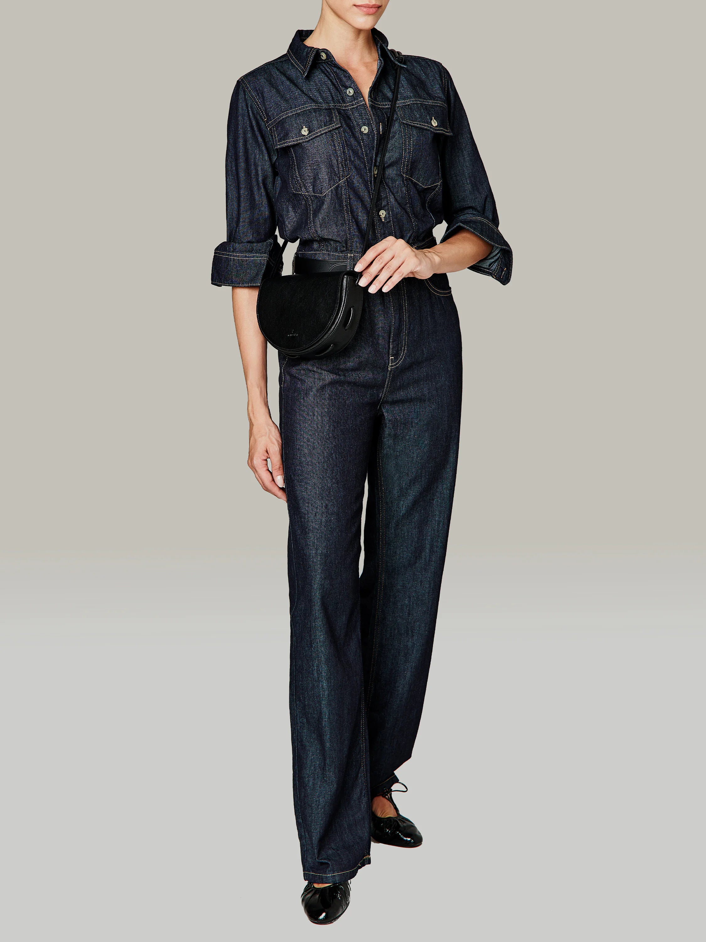 Il Bisonte Small Half Moon Crossbody Bag in Blk