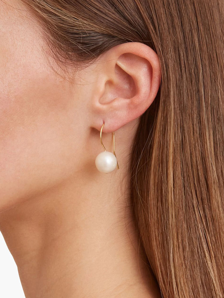 Chan Luu White Baroque Pearl Earrings in Prl