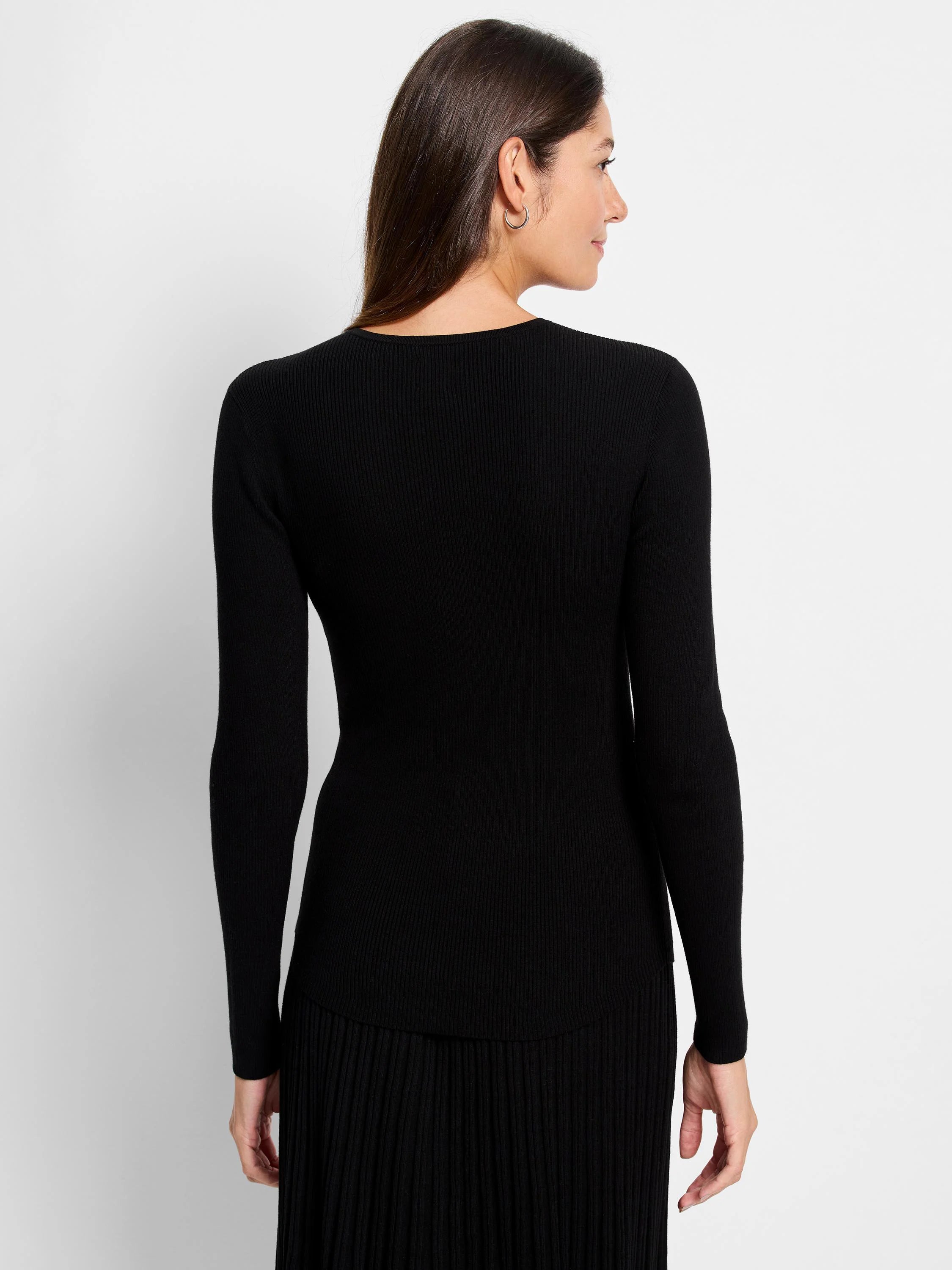 Black ribbed, long-sleeved, fitted sweater tee.