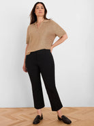 Short-sleeved gold sequin polo sweater with a collar and V-neck.