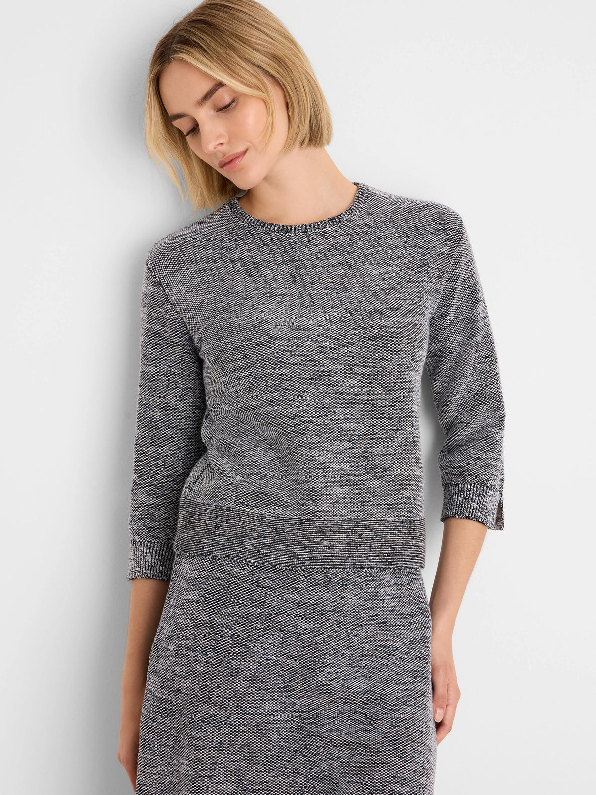 Black & white speckled tweed stitch sweater, round neck, 3/4 sleeves.