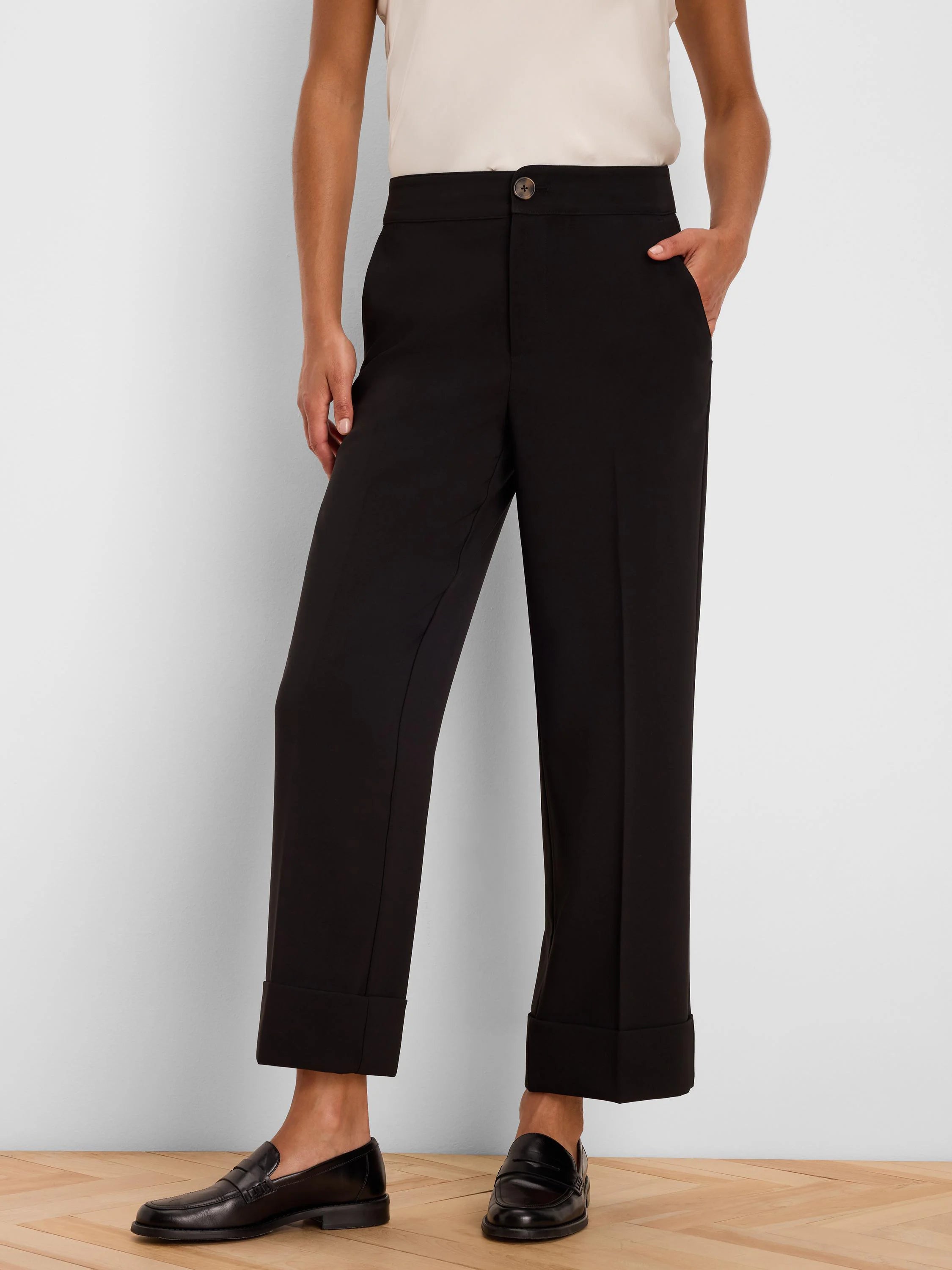 Clarendon Sleek Stretch Cuffed Ankle Pant in Blx