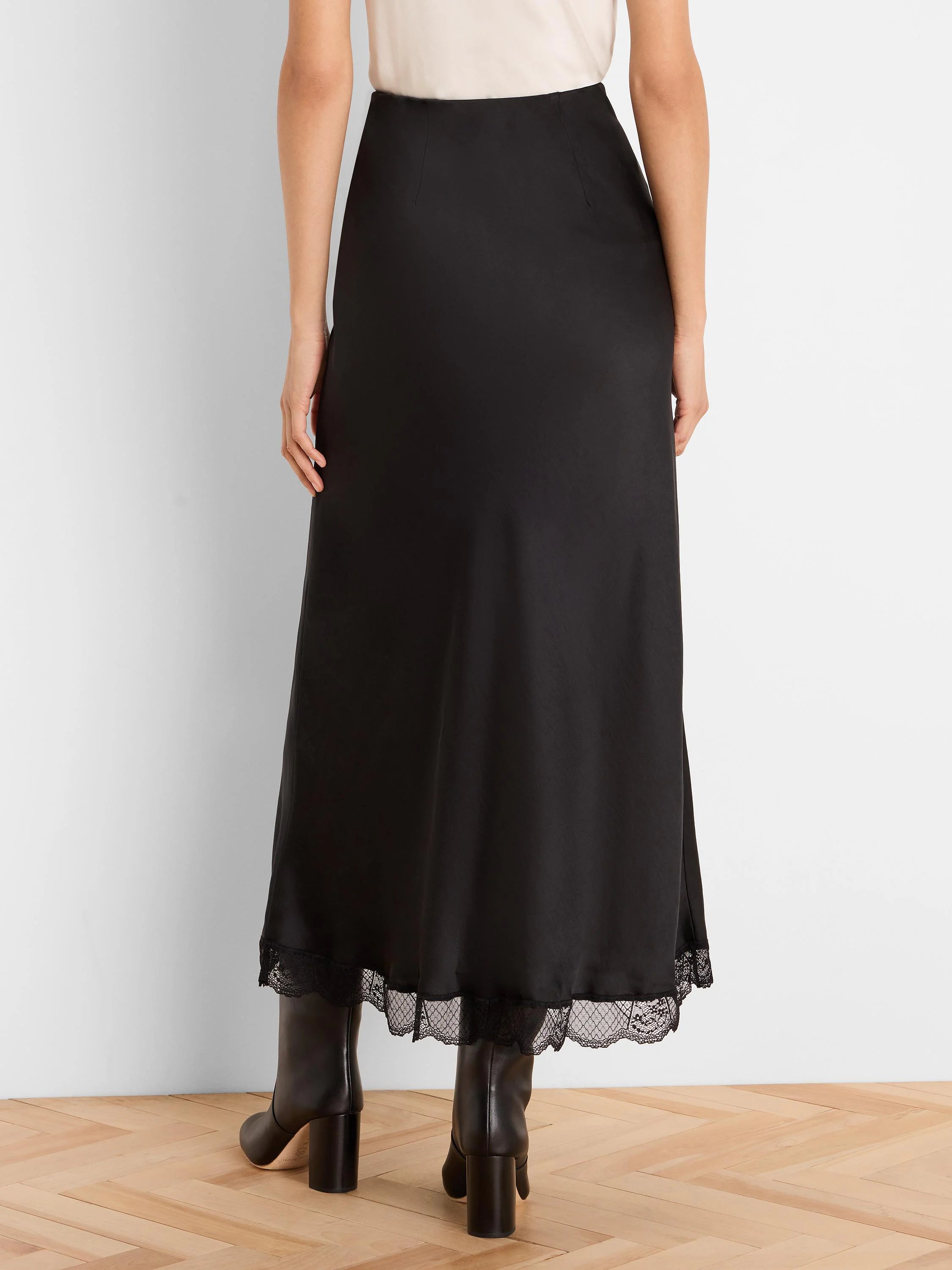 Day Gloss Lace Trim Slip Skirt in Blx