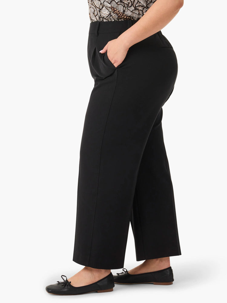 Black wide-leg cropped trousers, shown on a model.  The trousers have pockets and a pleated front.