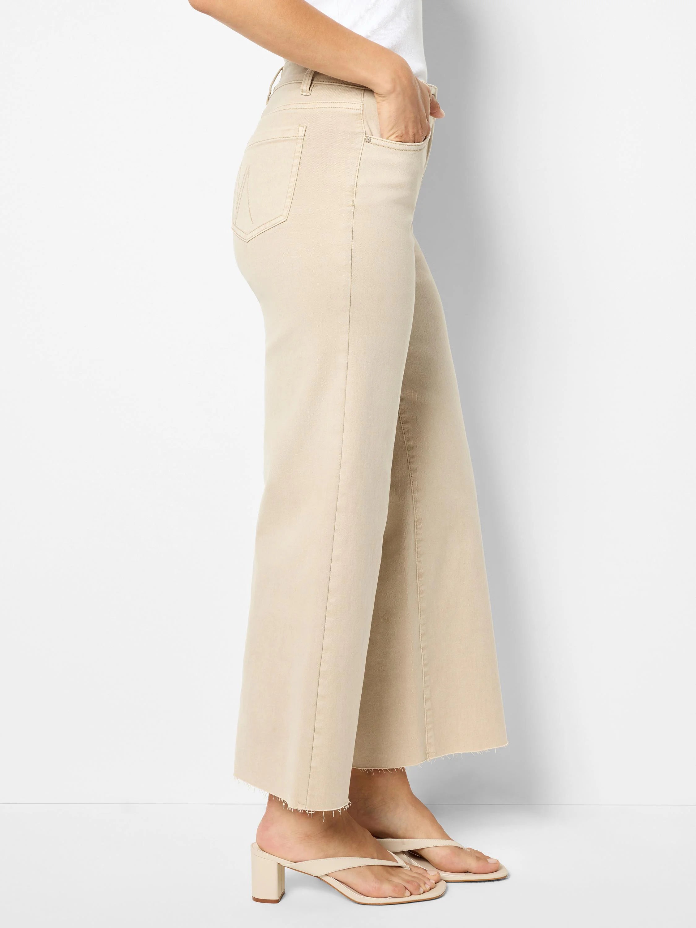 Light beige wide-leg jeans with a frayed hem. Visible pockets and belt loops.