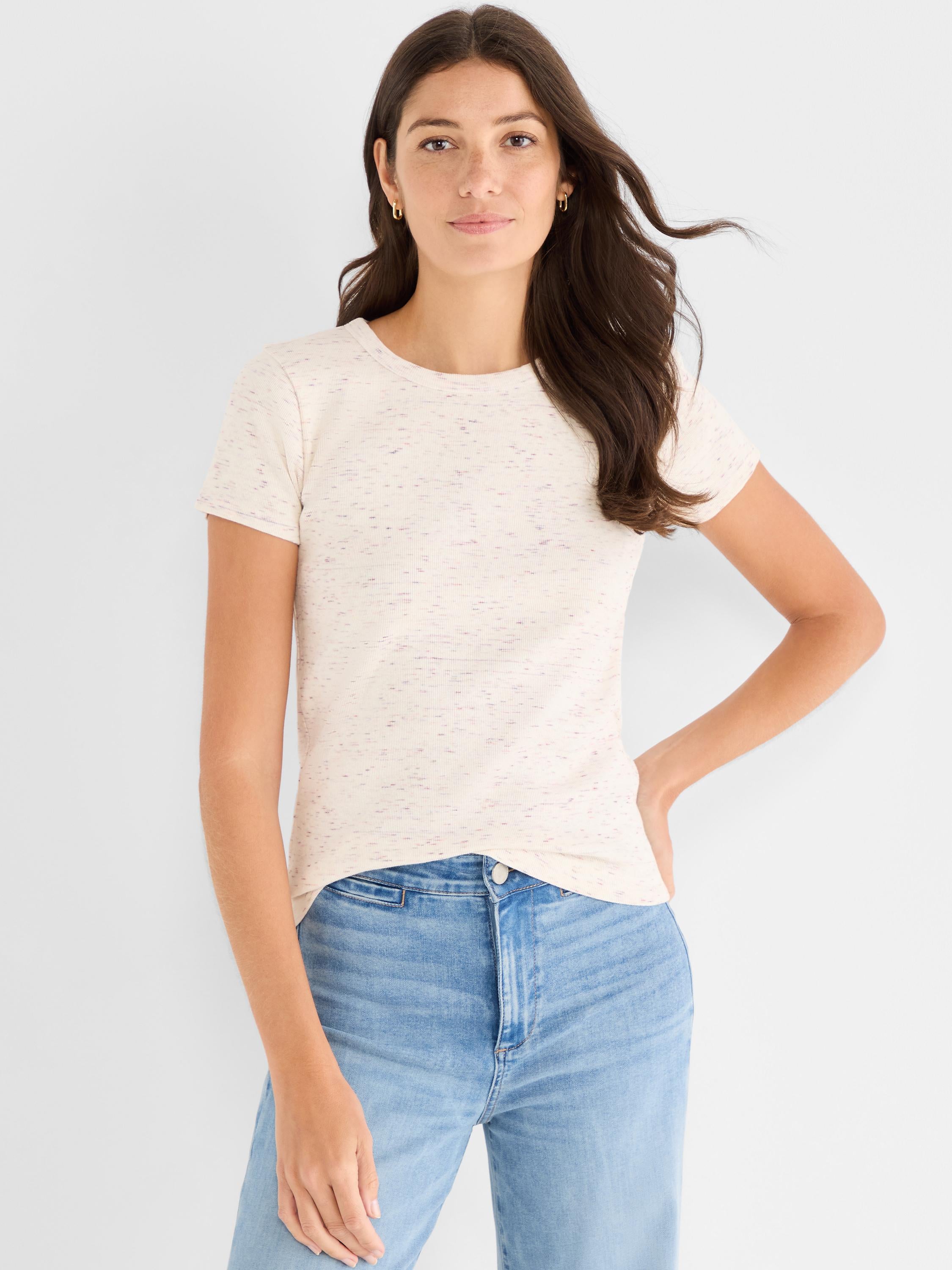 A fitted cream speckled short-sleeve ribbed knit t-shirt features a crew neck.