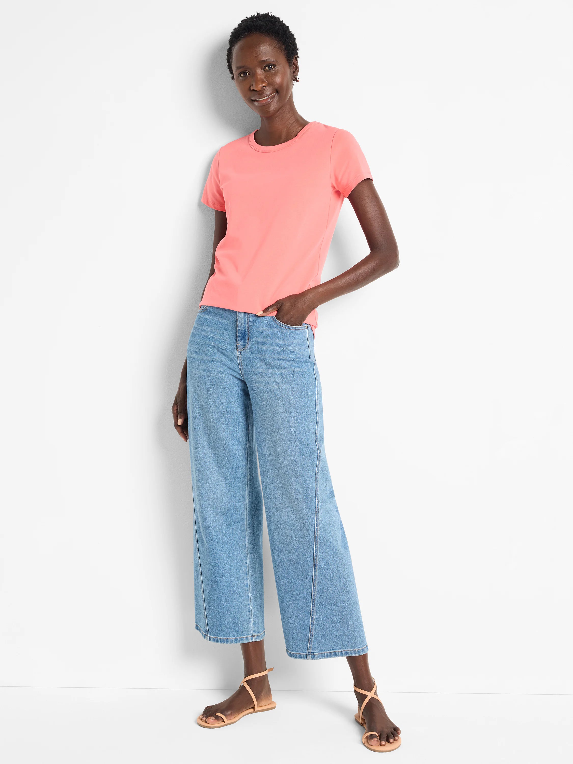 Coral short-sleeve t-shirt with a crew neck and relaxed fit.