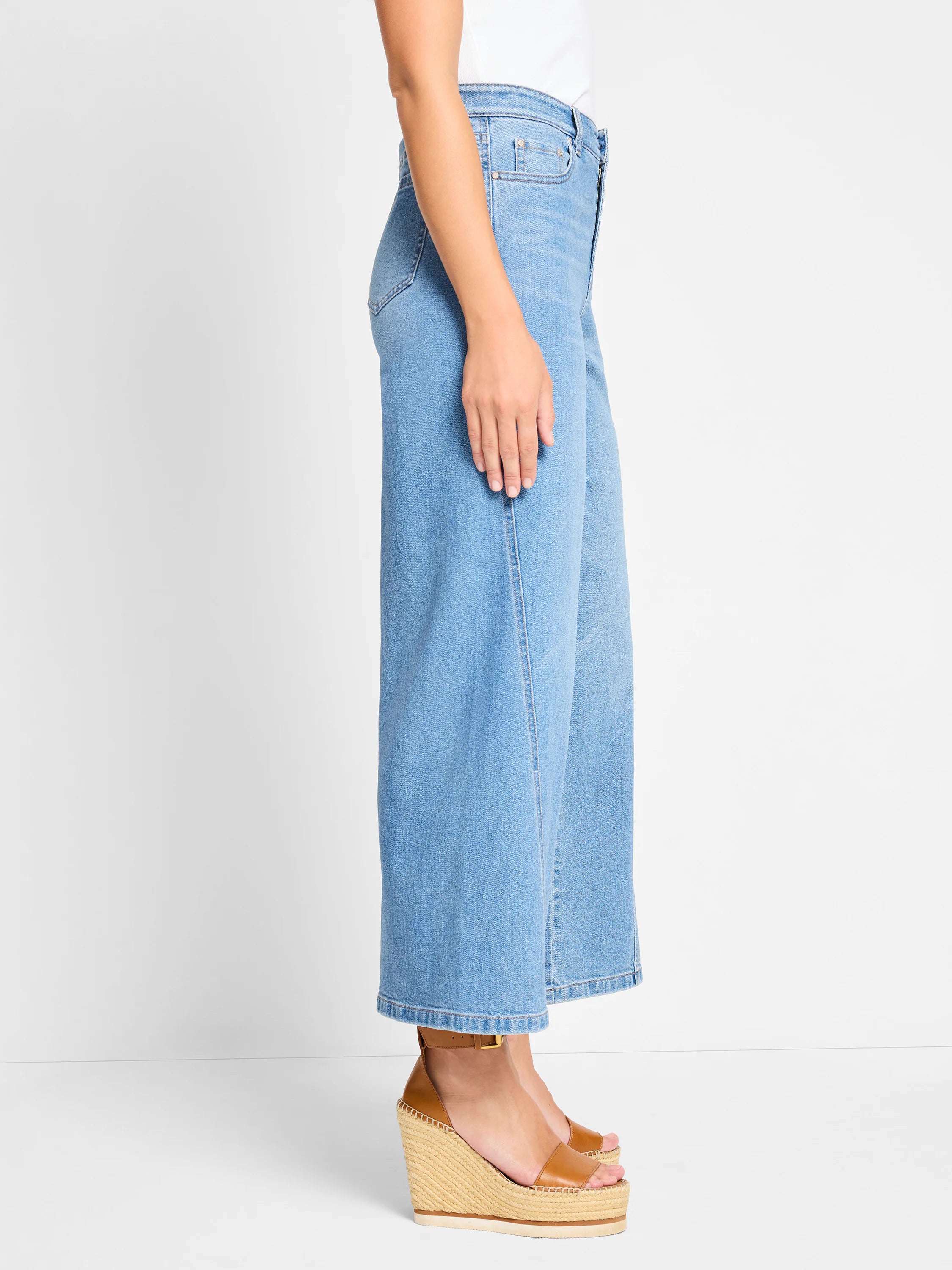 28" Forward Seam Weekend Wide Leg Jeans in Skl