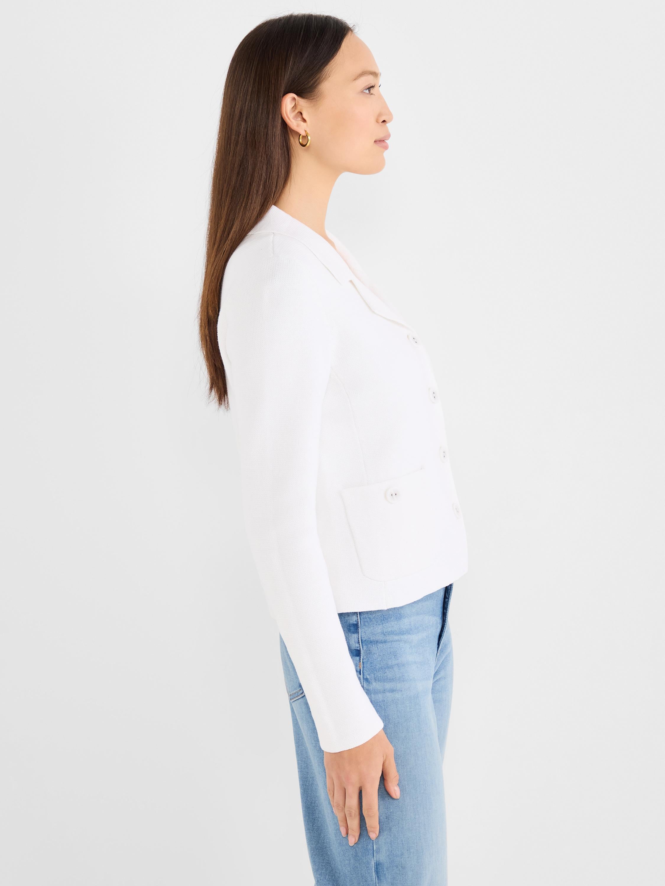 This fitted, cropped white double-breasted knit blazer has structured lapels and buttoned patch pockets.