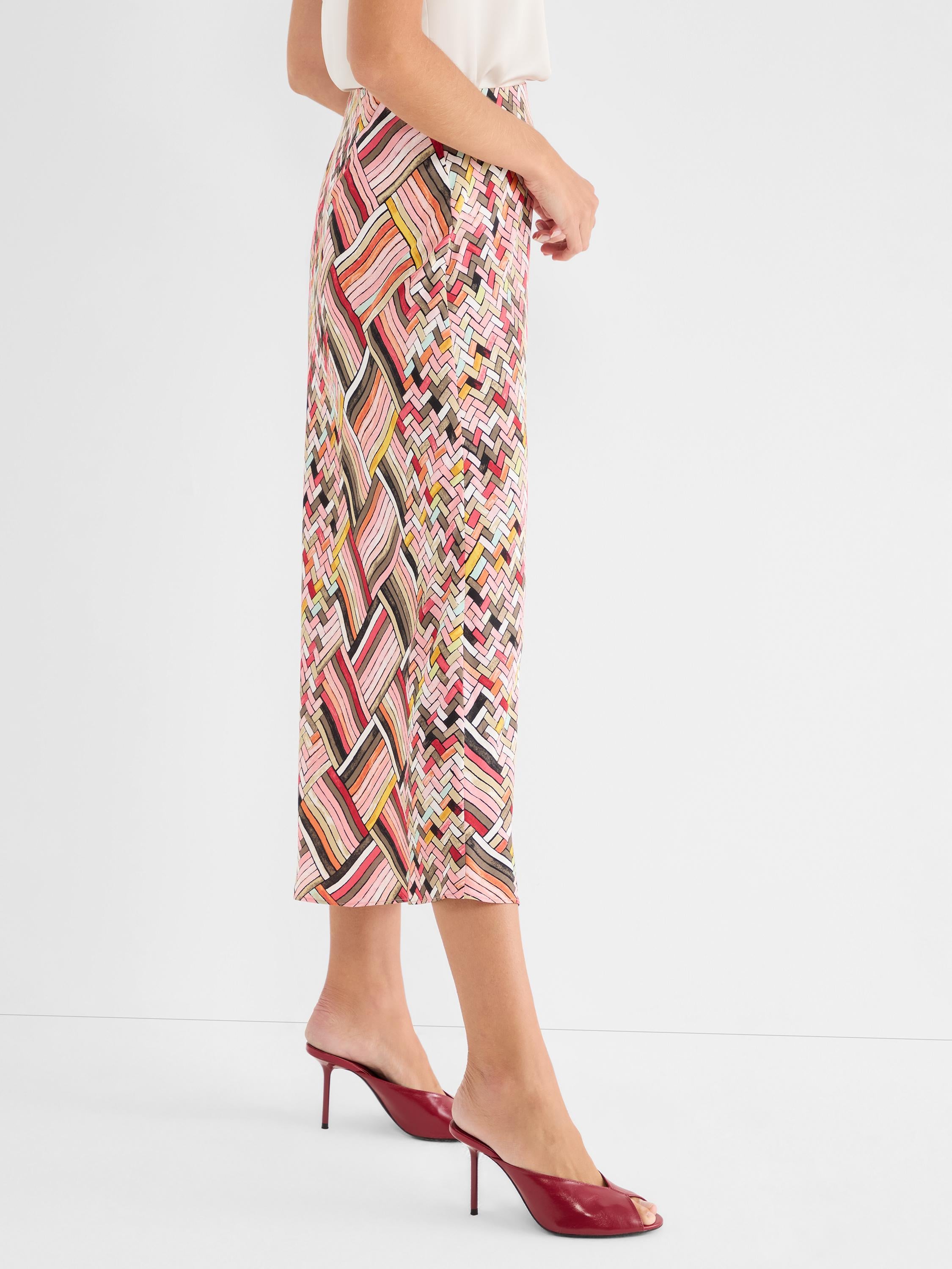 These fluid, cropped pants have a relaxed fit and feature a vibrant multicolor geometric basketweave print.