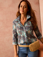 Straw belt bag; light beige, rectangular shape. Worn over blue jeans with a matching straw belt.