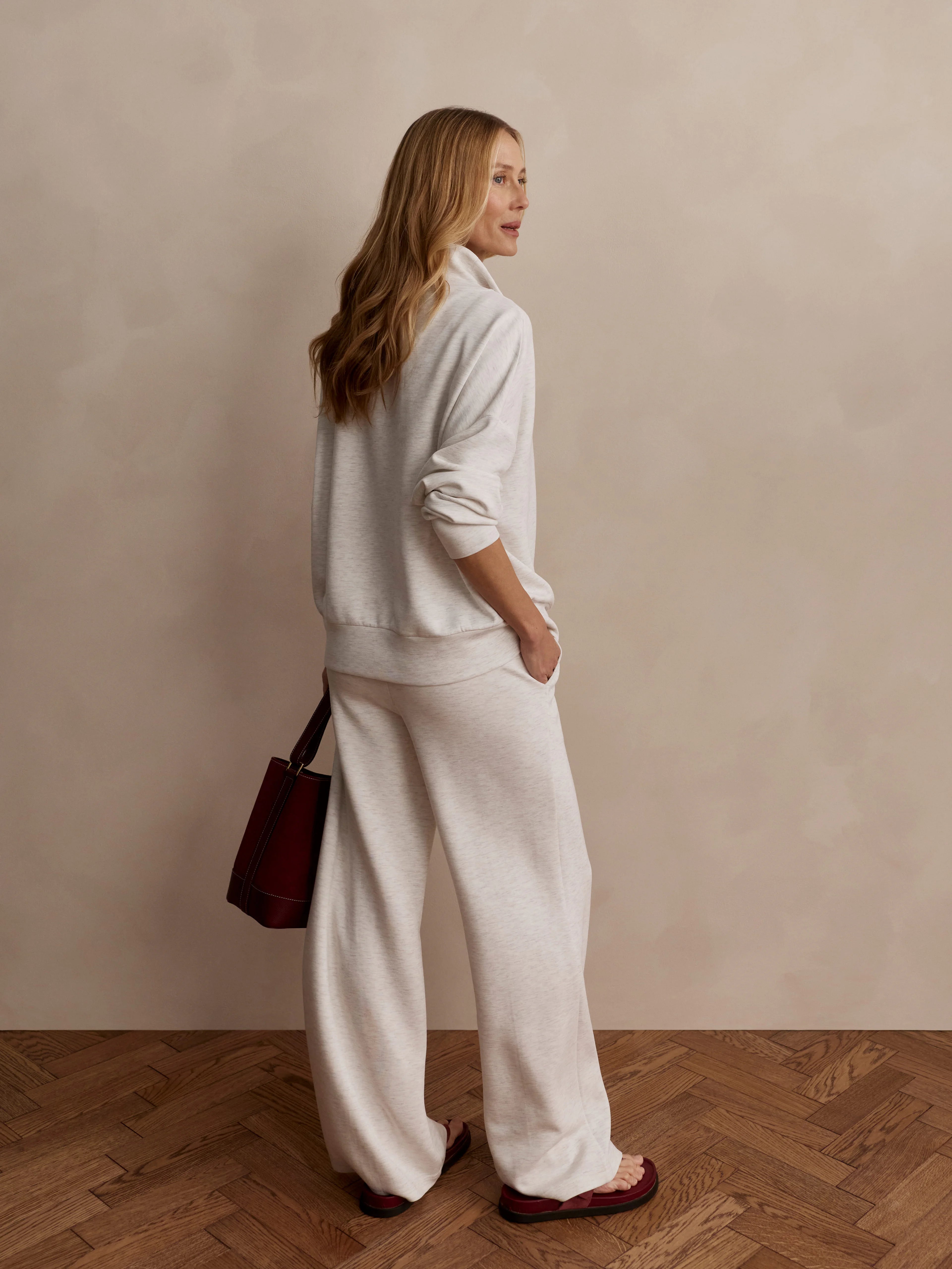 Marled light gray wide-leg pants. Relaxed fit, full length, with pockets.