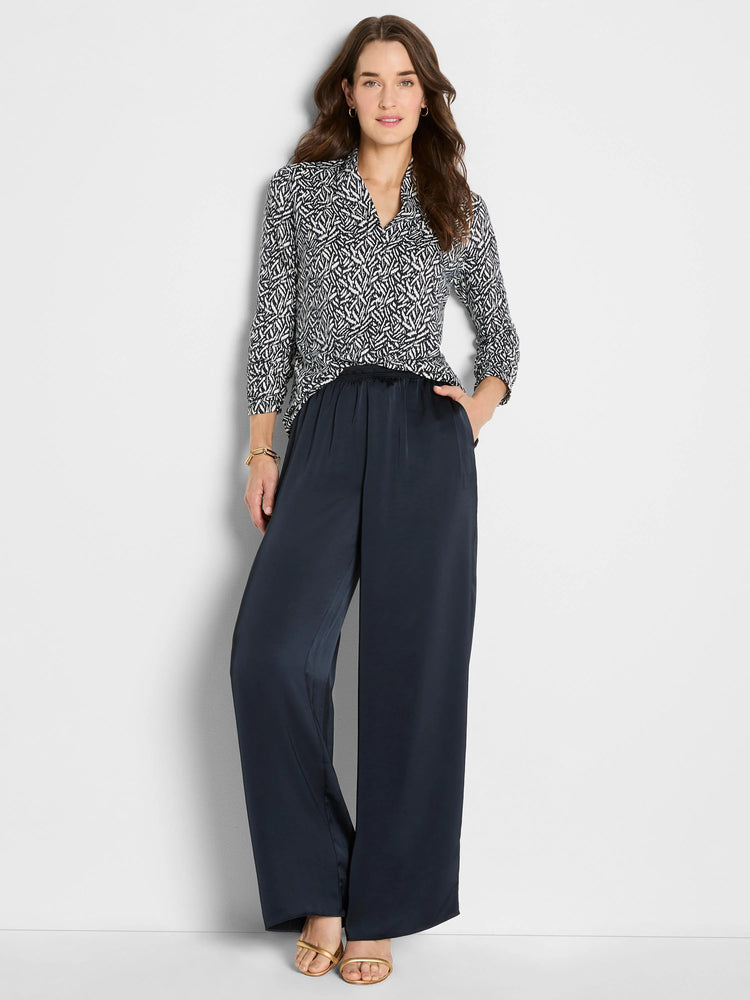 Black and white geo toss knit top with a v-neck and 3/4 sleeves.