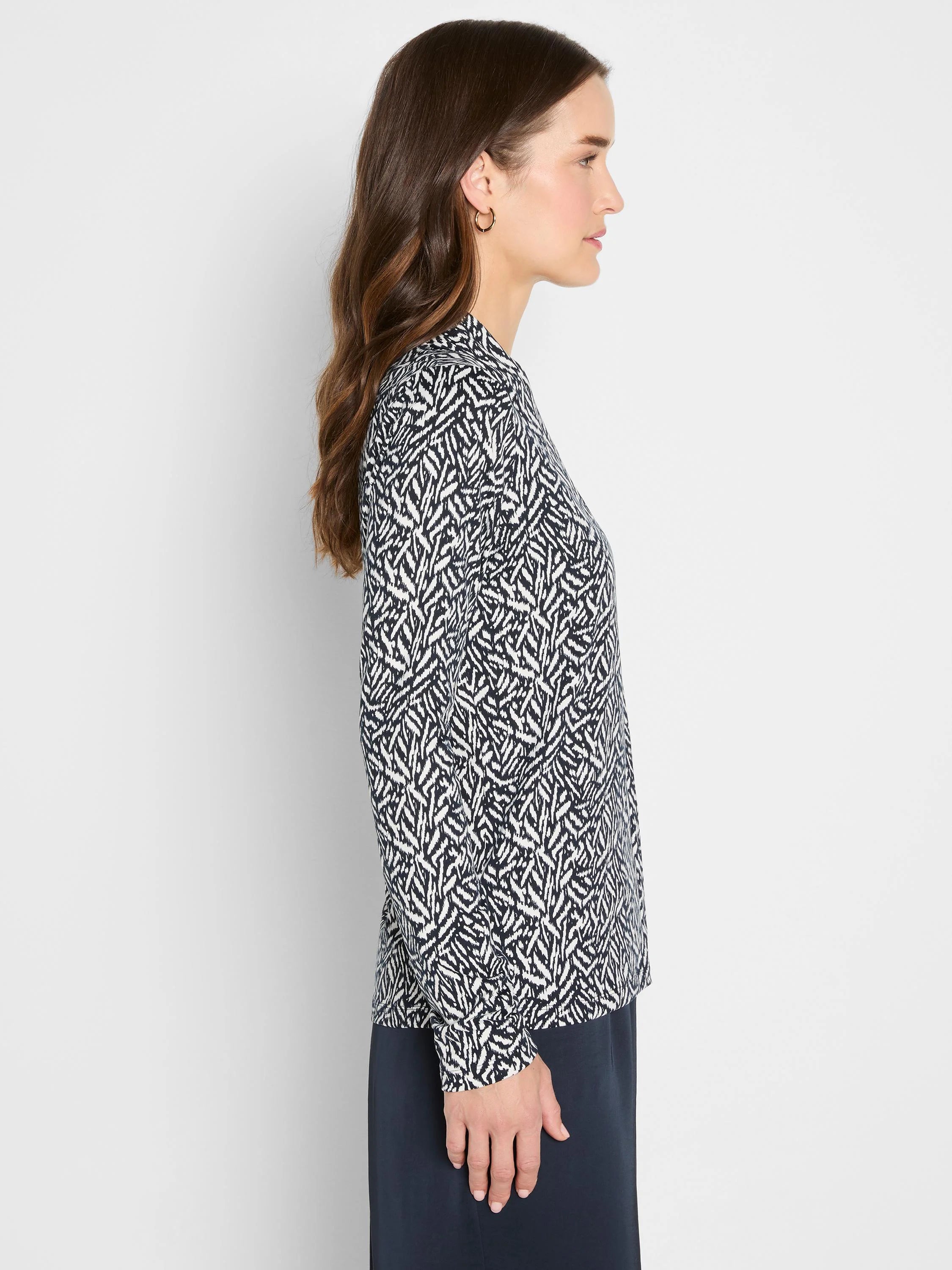 Black and white abstract 'geo toss' knit top with long sleeves, crew neck.