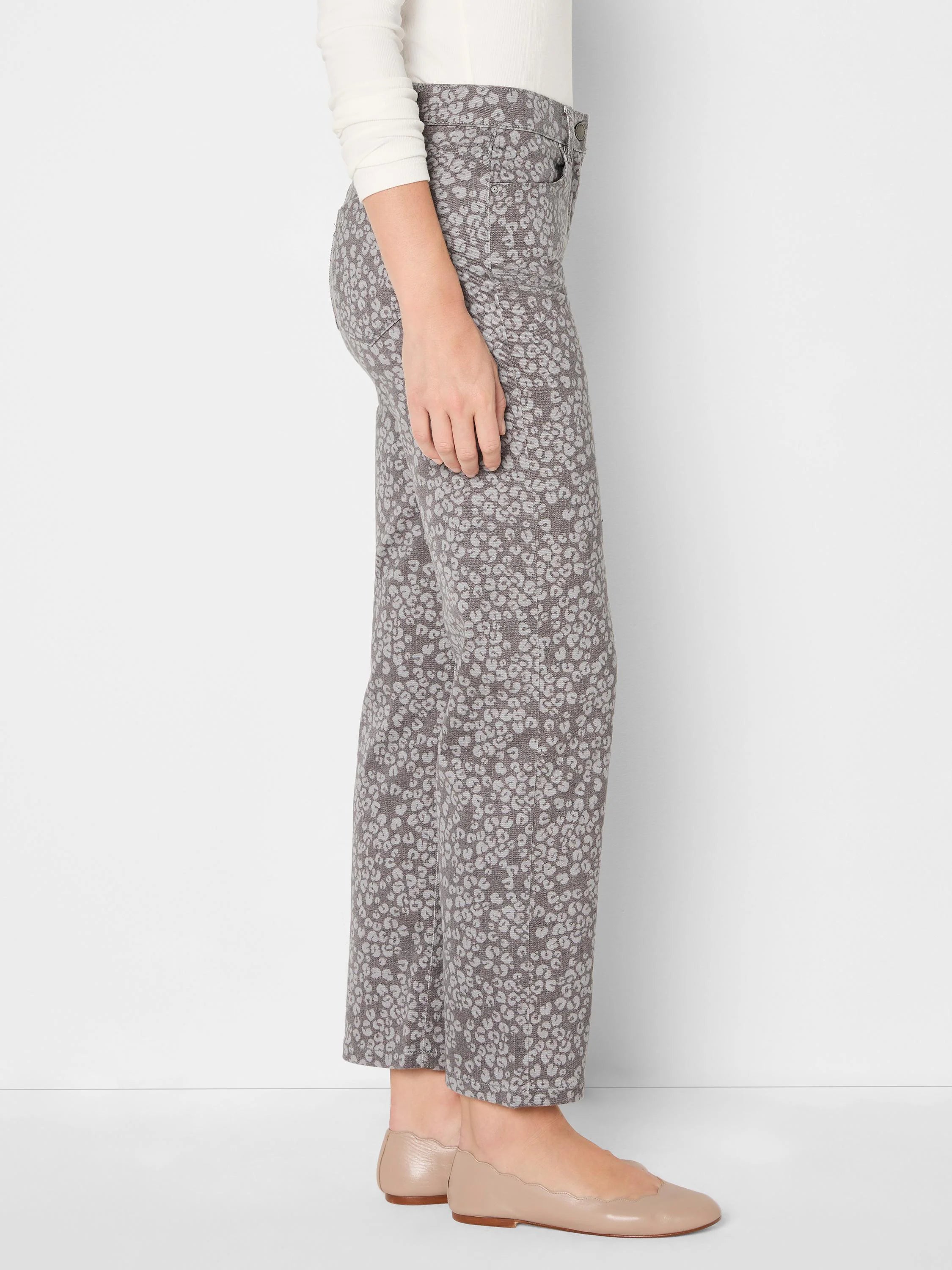 Grey-brown straight ankle jeans with light grey leopard print.