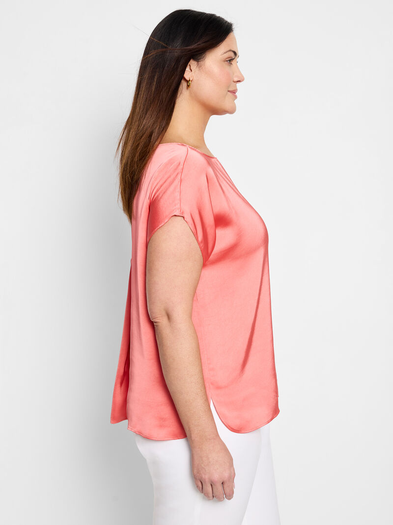 Woman Wears Day Gloss Woven Tee image number 2