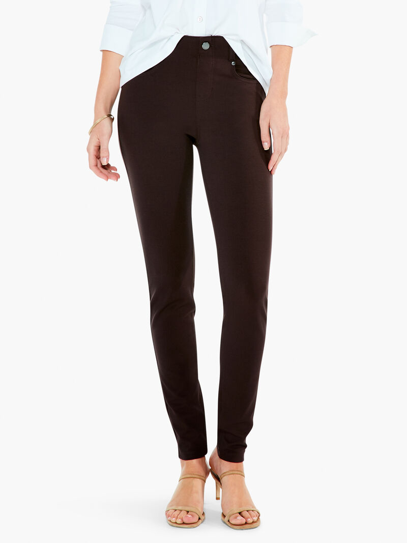 Woman Wears Liverpool - Gia Glider Skinny Knit Pant image number 0