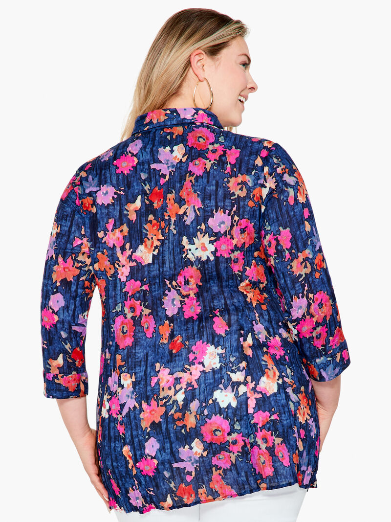 Woman Wears Glowing Blossoms Crinkle Top image number 3