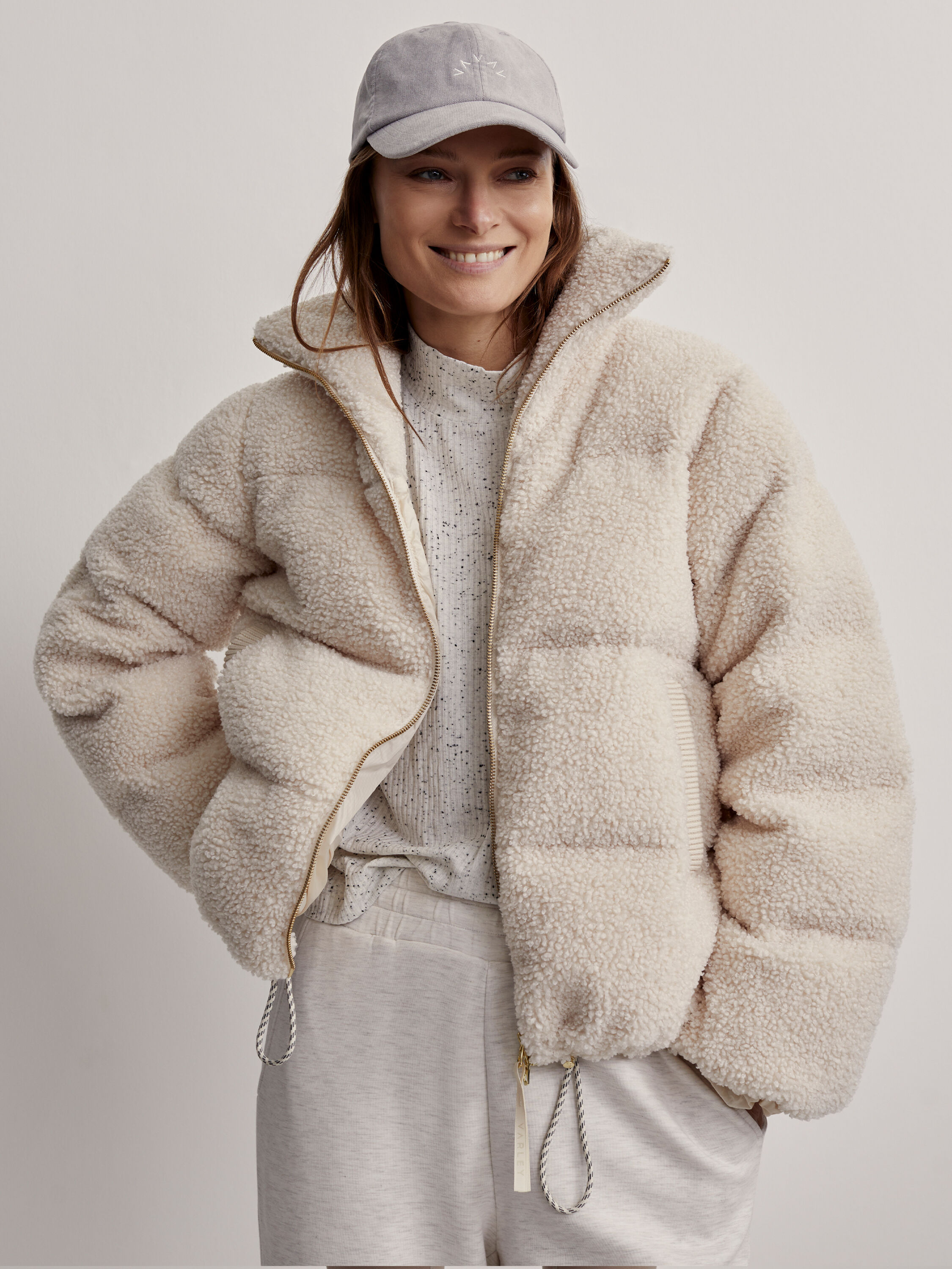 【NICK&NICOLE】SHINE CROP PUFFER PADDING nTNcGJ7wGup_Ajei5C0Sr40kR8M.png