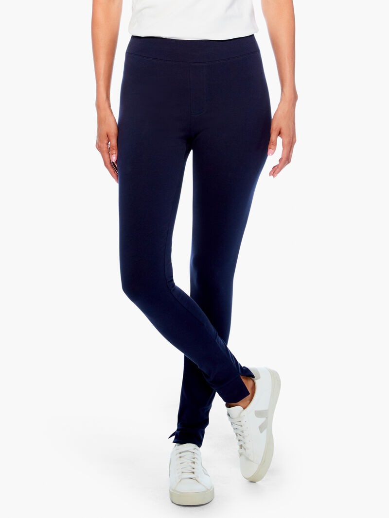 Woman Wears Perfect Knit Legging image number 0