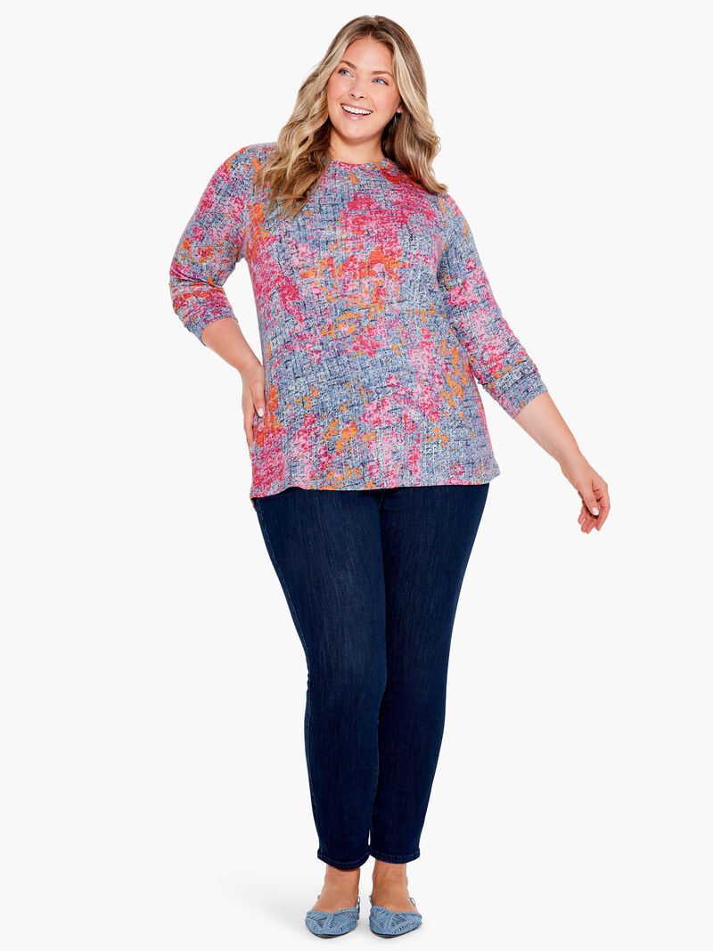 Woman Wears Abstract Glow Tee image number 3