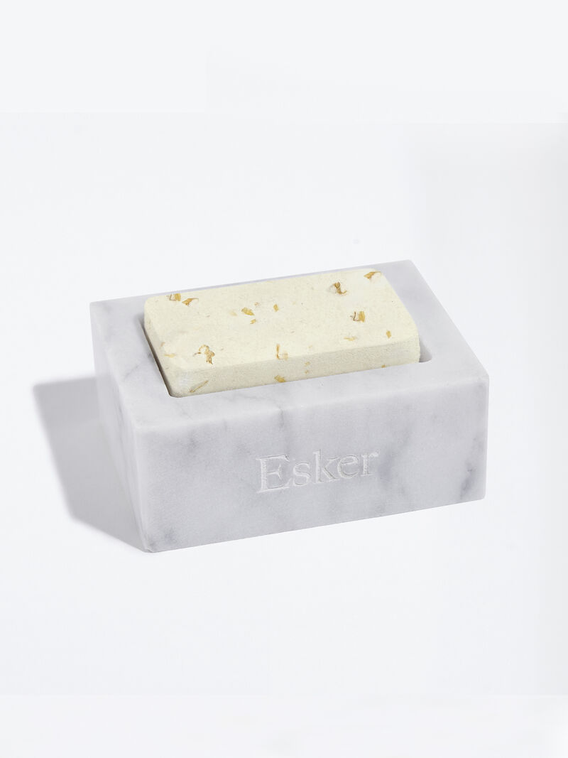 Woman Wears Esker - Aromatic Shower Steamer Set image number 2