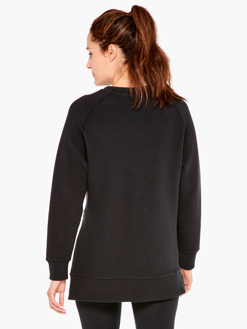 Woman Wears Varley - Manning Sweatshirt image number 2