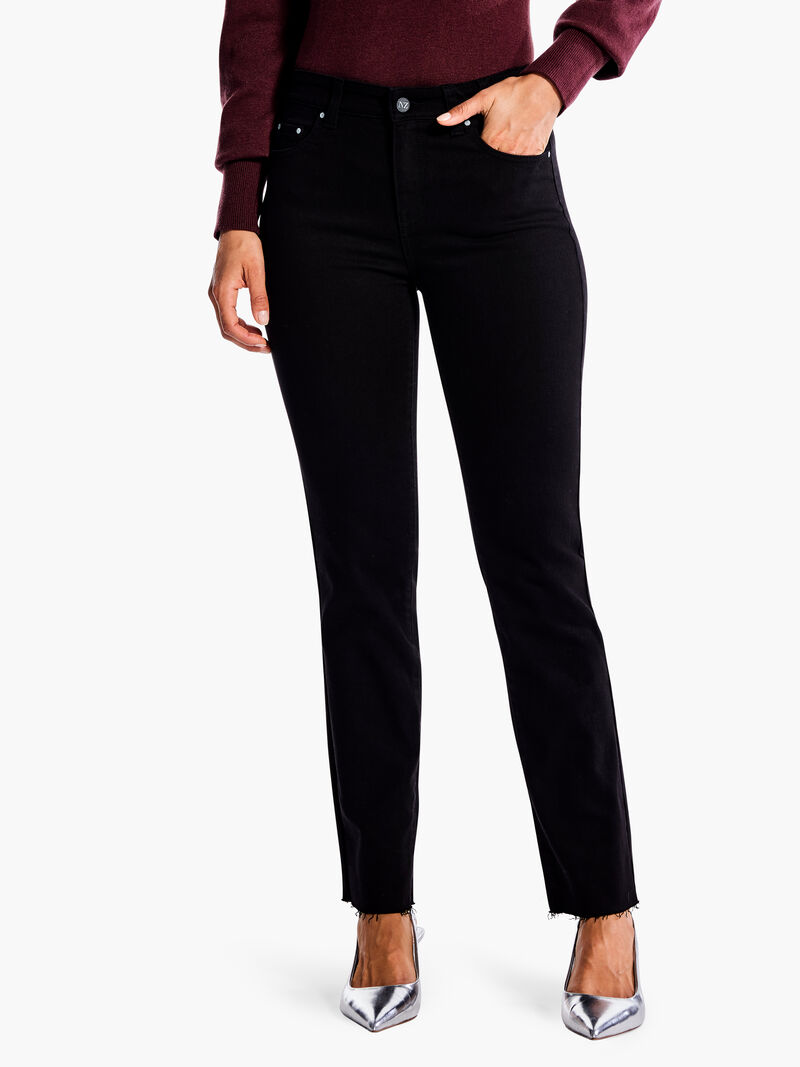 Woman Wears NZ Denim 28" Daytrip Straight Ankle Jeans image number 0